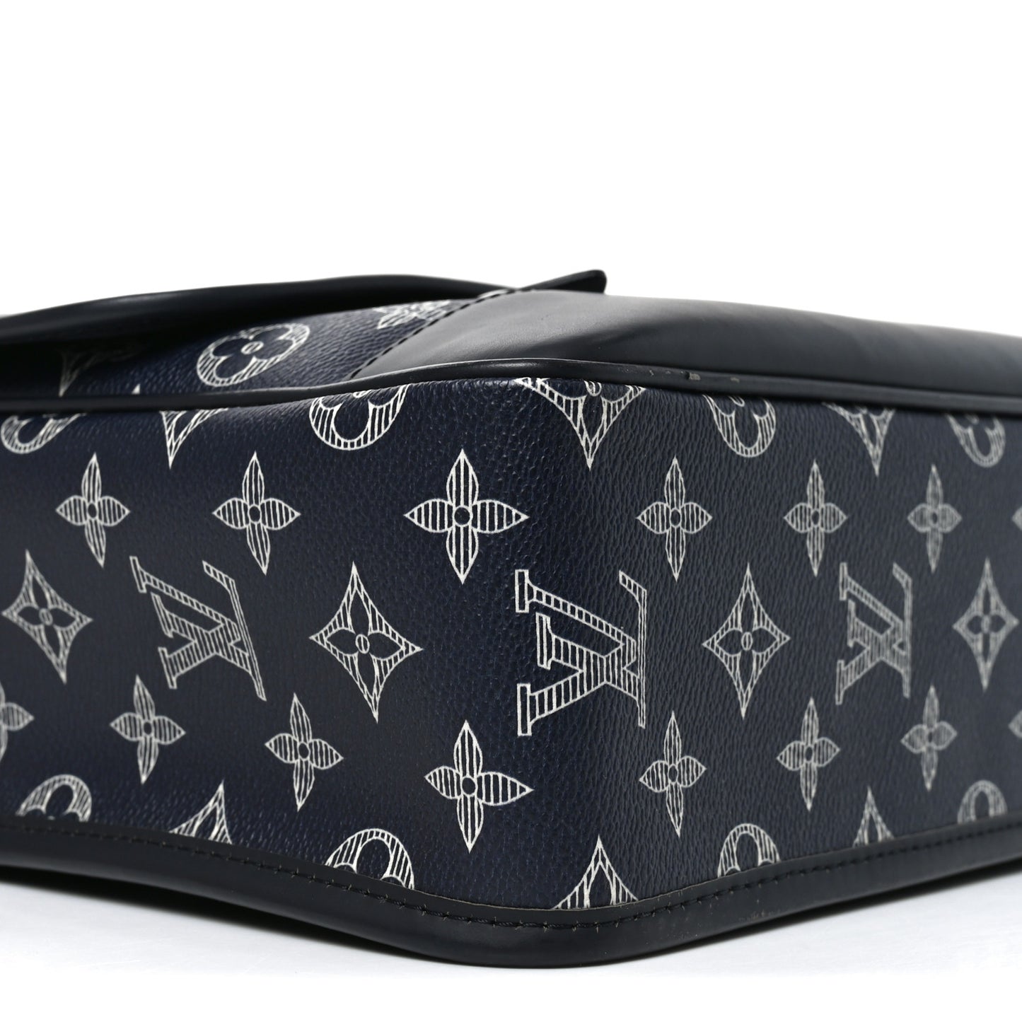 Savane Monogram Zebra Chapman Messenger GM Encre