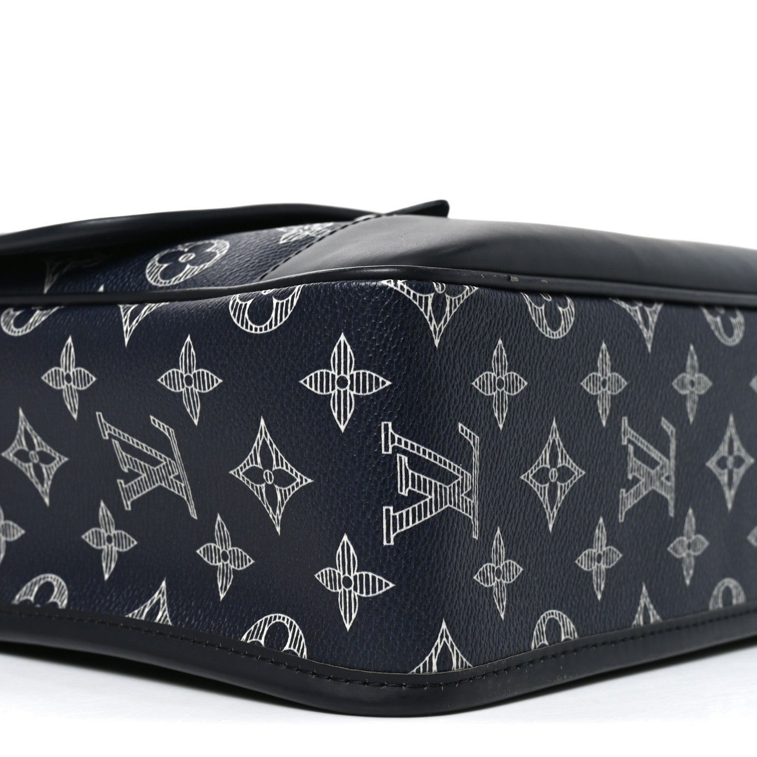 Louis Vuitton Savane Monogram Zebra Chapman Messenger GM Encre 8 of 9