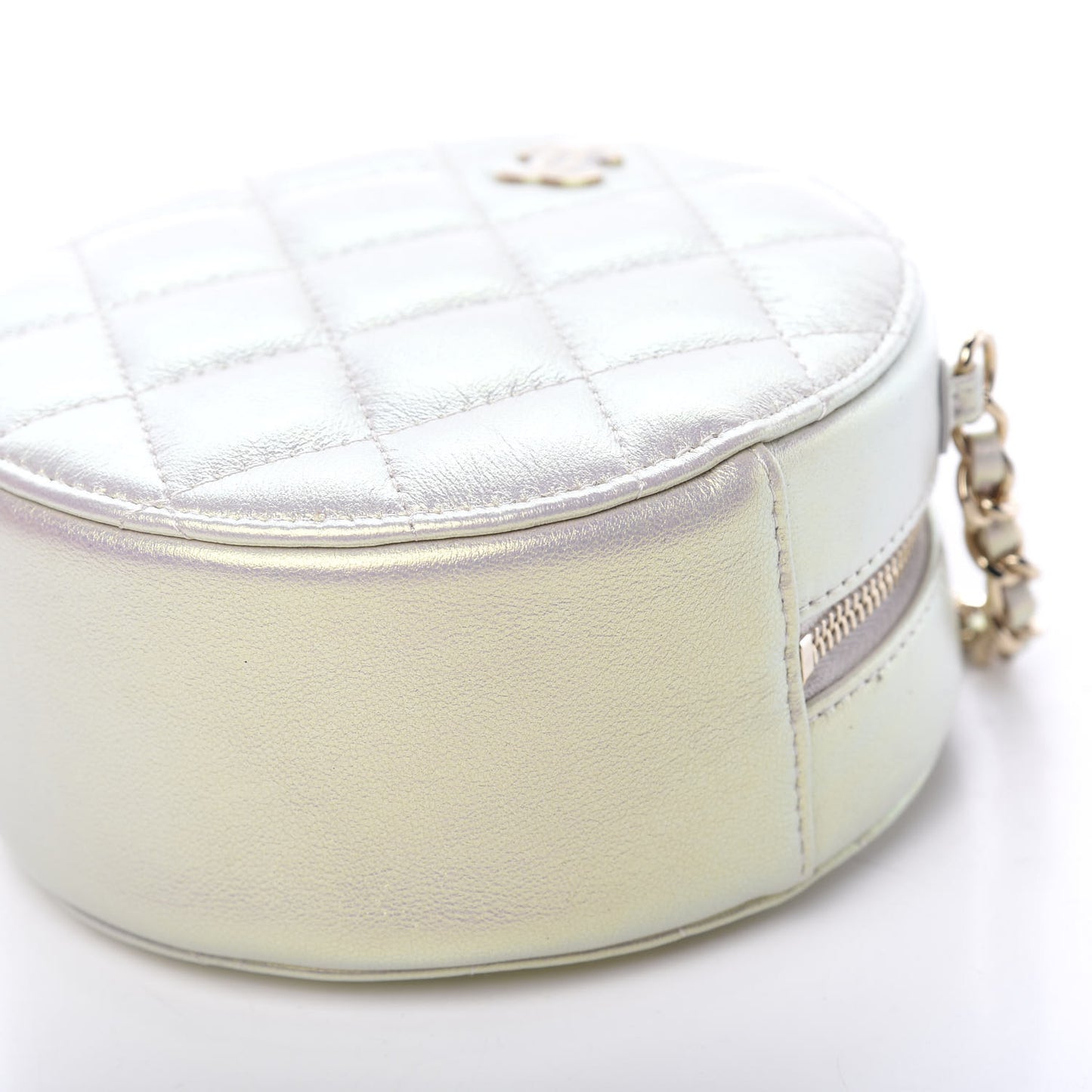 Iridescent Lambskin Quilted Round Clutch With Chain Ivory