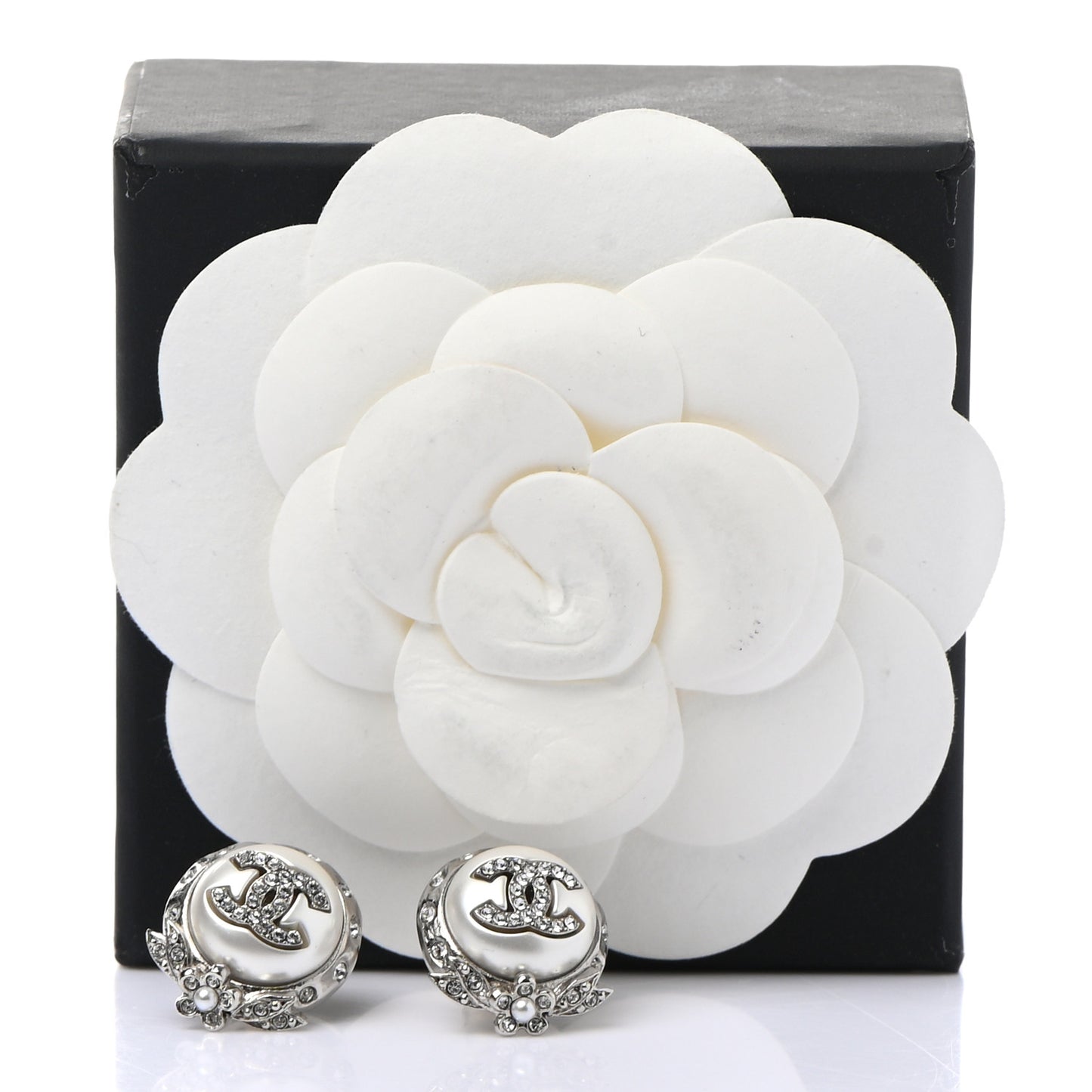 Pearl Crystal CC Round Earrings Silver