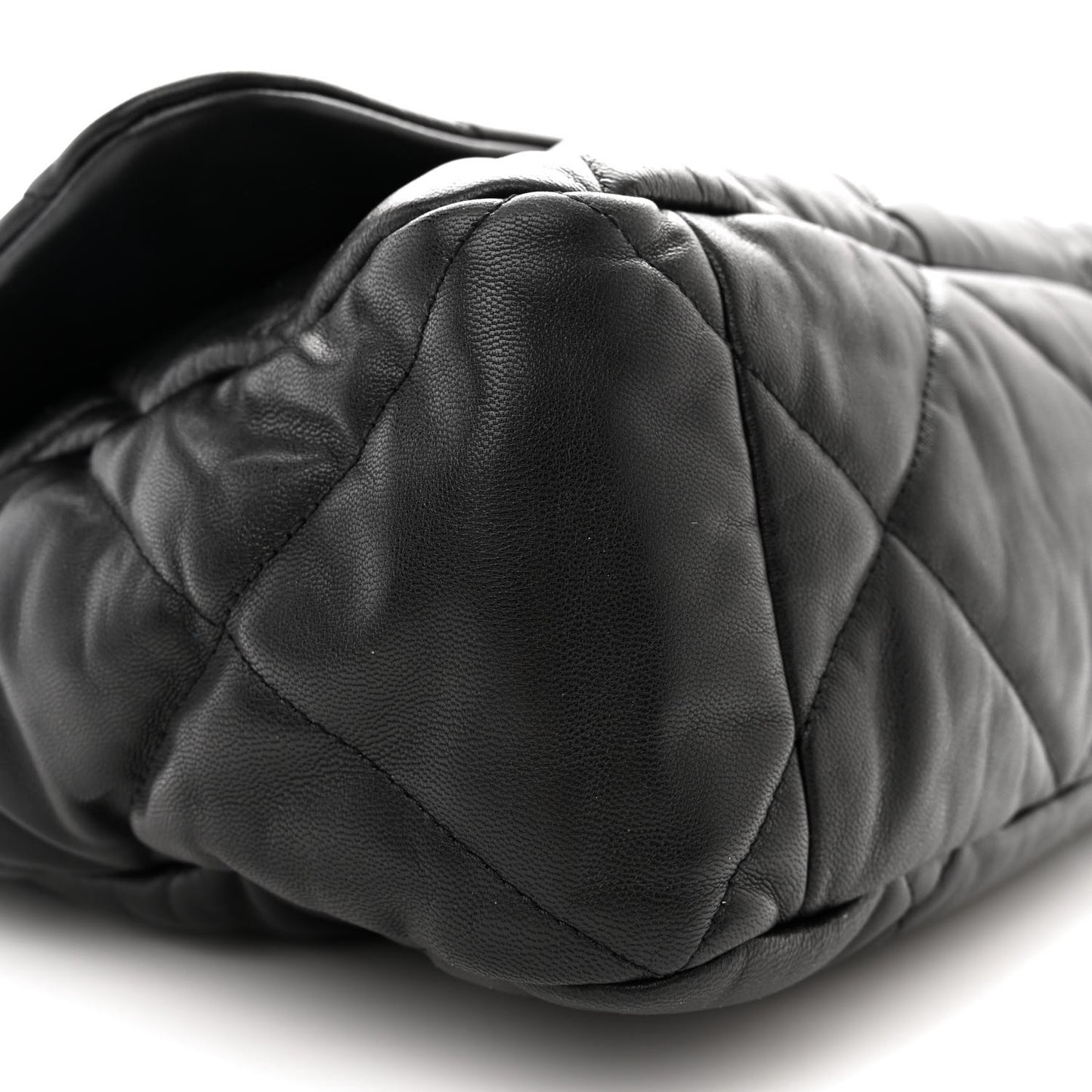 Lambskin Quilted Maxi Chanel 19 Flap Black
