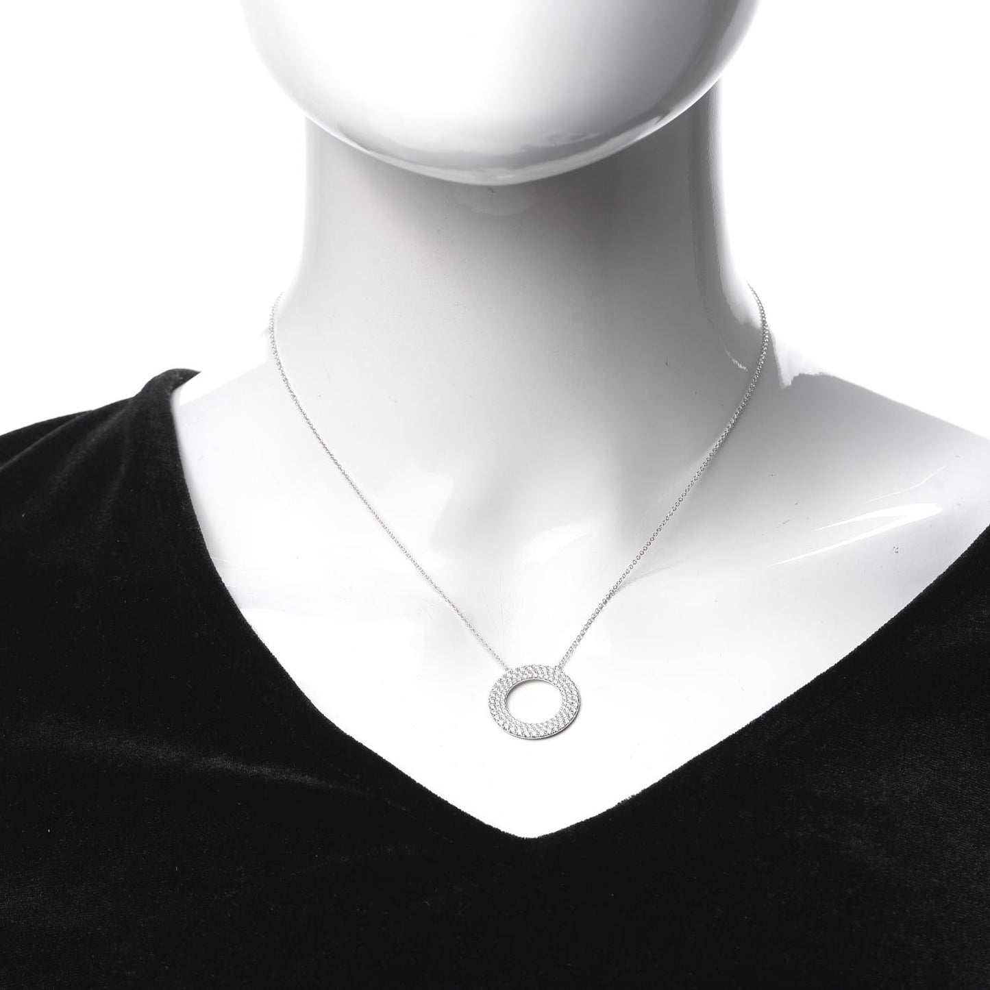 18K White Gold Diamond Metro Round Pendant Necklace
