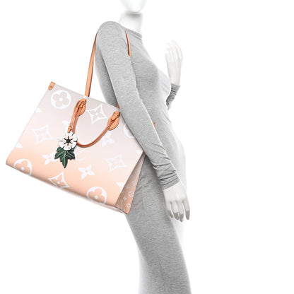 Louis Vuitton Monogram Giant By The Pool OnTheGo GM Brume 2 of 14