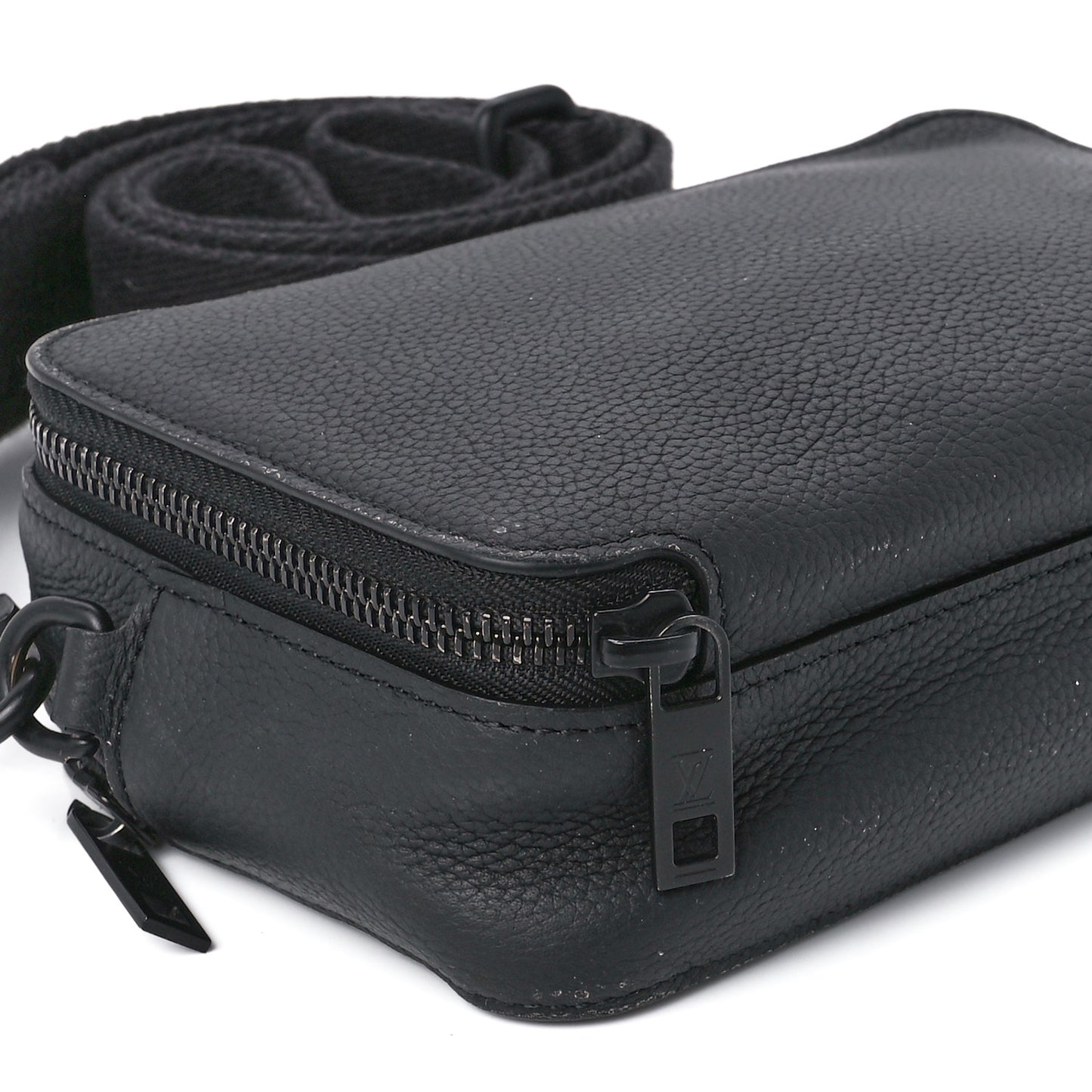 Calfskin Aerogram Alpha Wearable Wallet Black