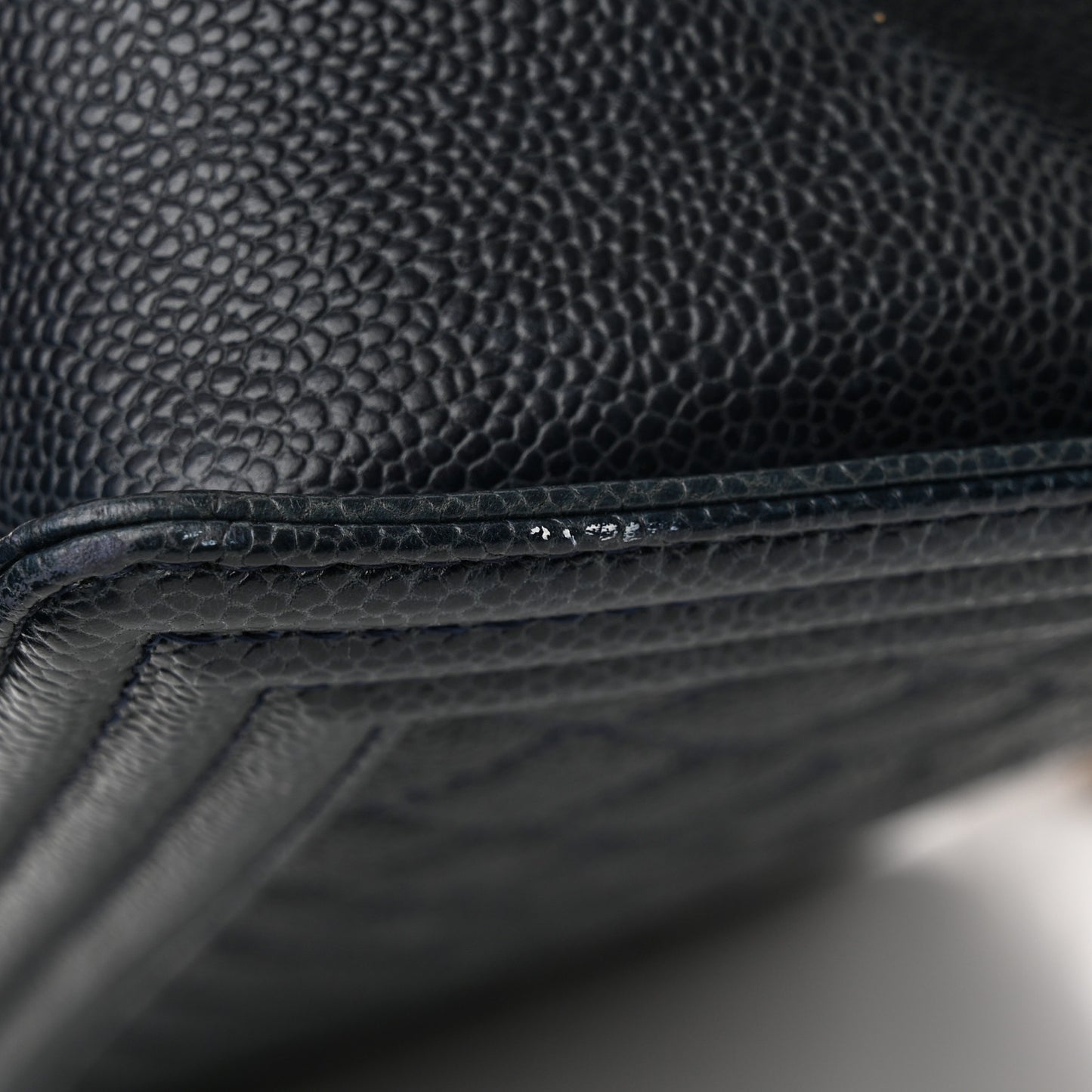 Caviar Quilted New Medium Boy Flap Navy