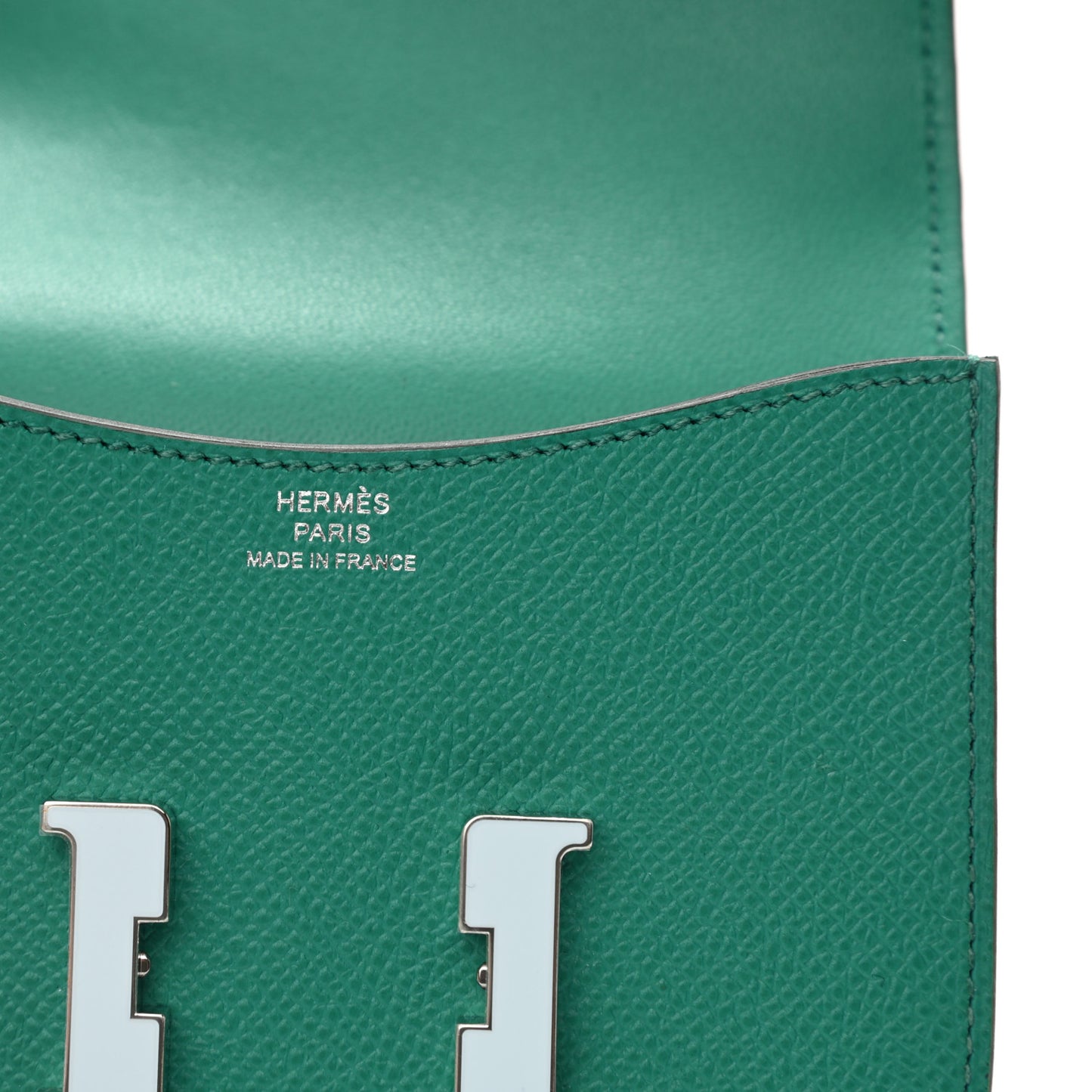 Epsom Enamel Constance Slim Wallet Vert Jade Bleu Brume
