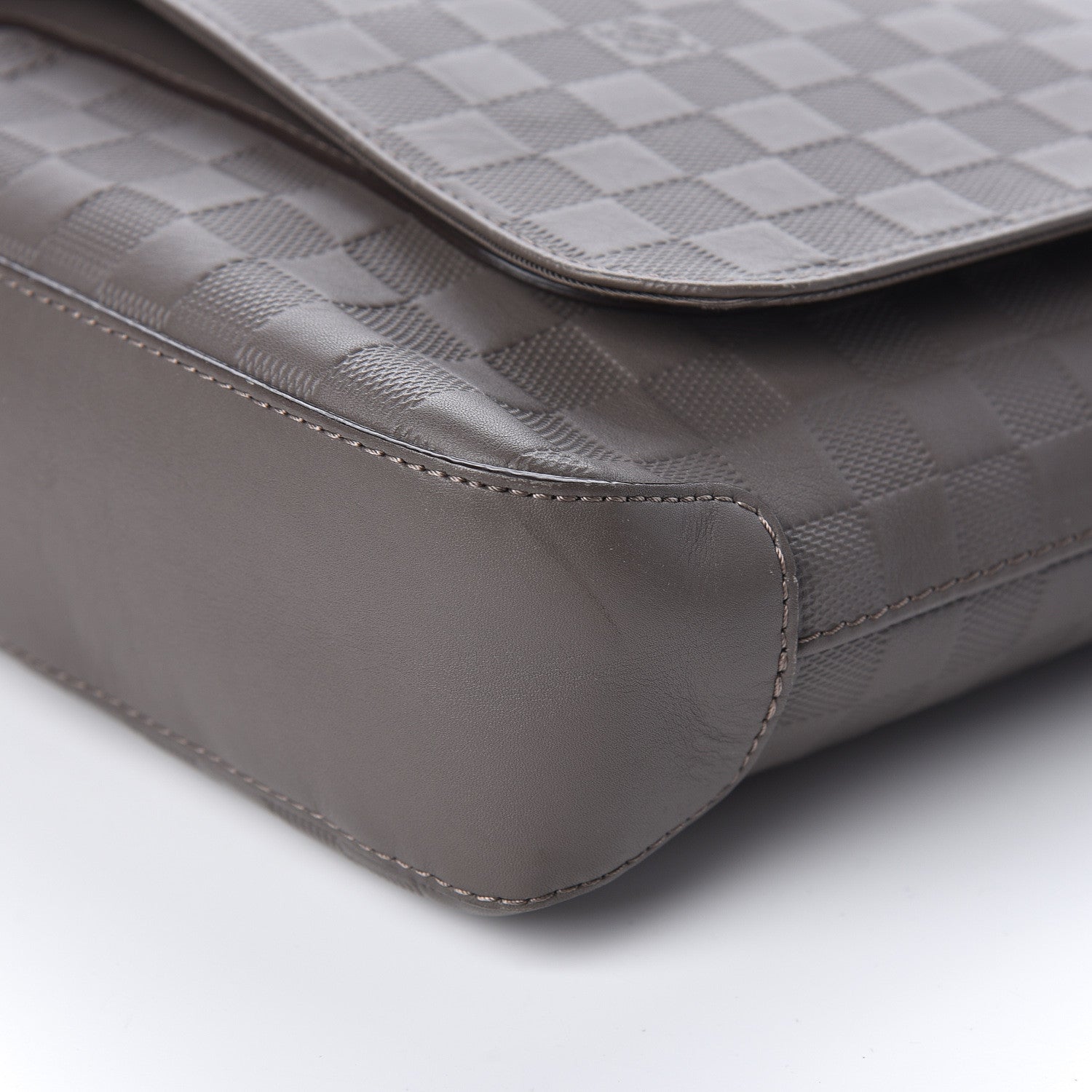 Louis Vuitton Damier Infini District MM Granit 8 of 9