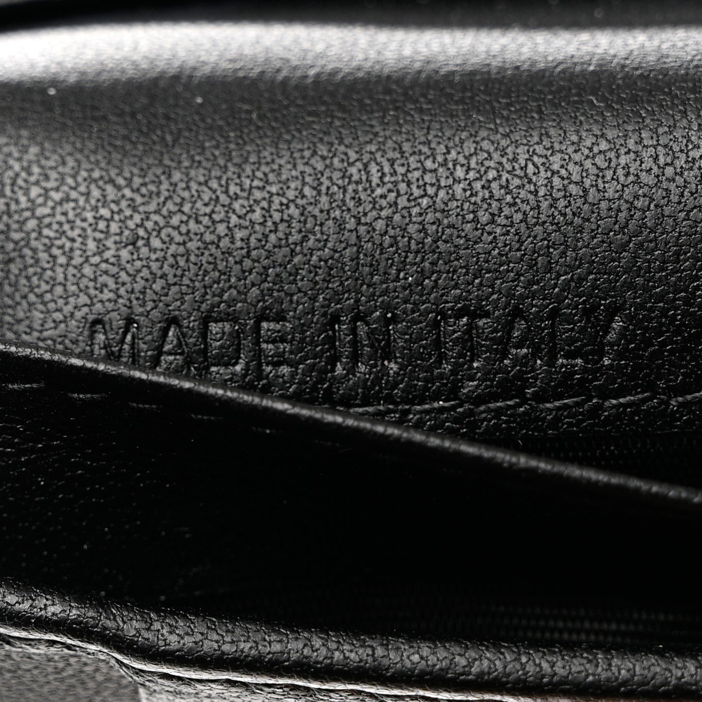 Grained Calfskin Supple Cannage Caro Scarlet Zipped Wallet Black