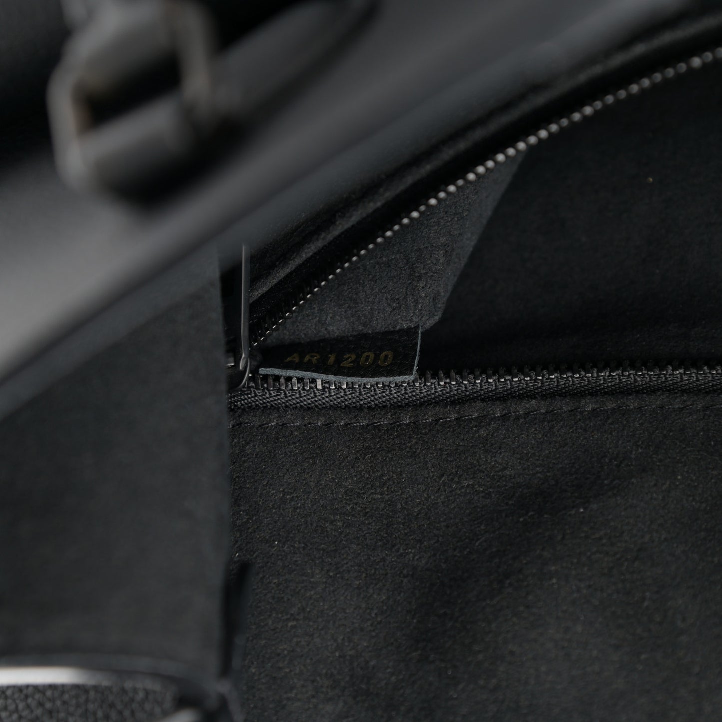 Soft Calfskin Lockme Tote MM Black