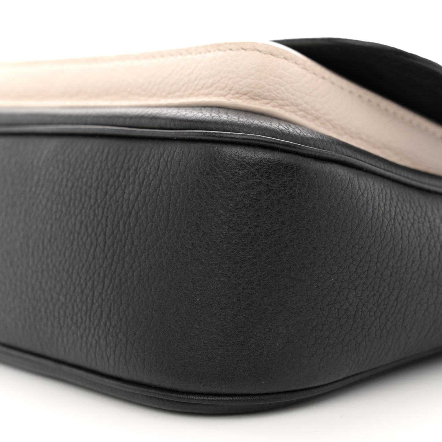 Grained Calfskin Lockme Tender Black