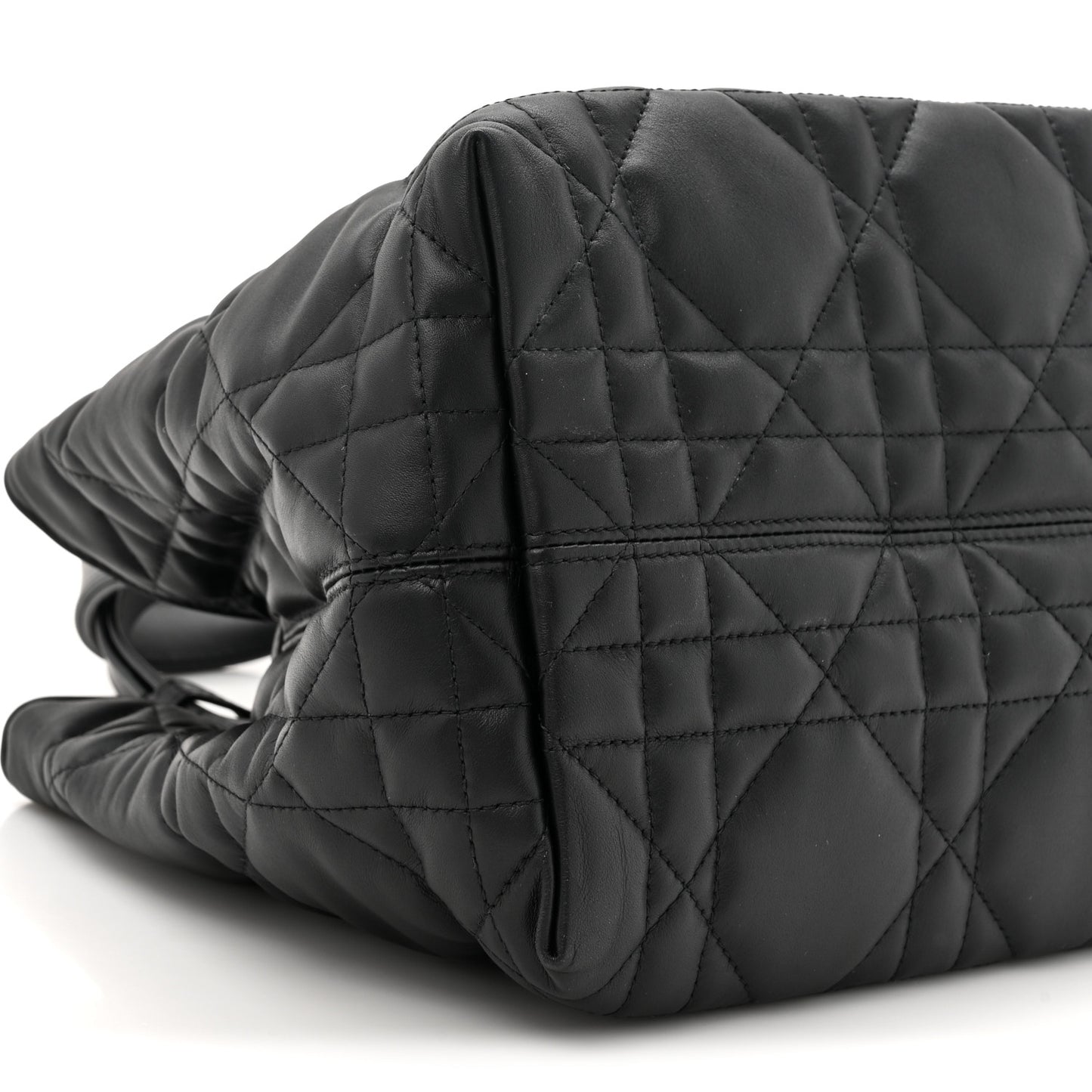 Calfskin Macrocannage Medium Toujours Black