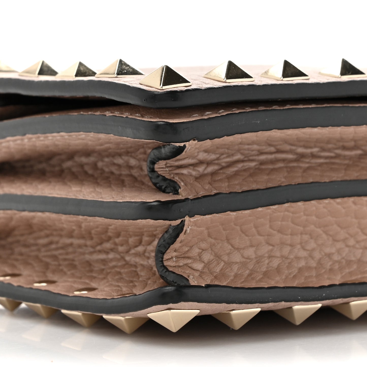 Pebbled Calfskin Rockstud Wallet On Chain Poudre