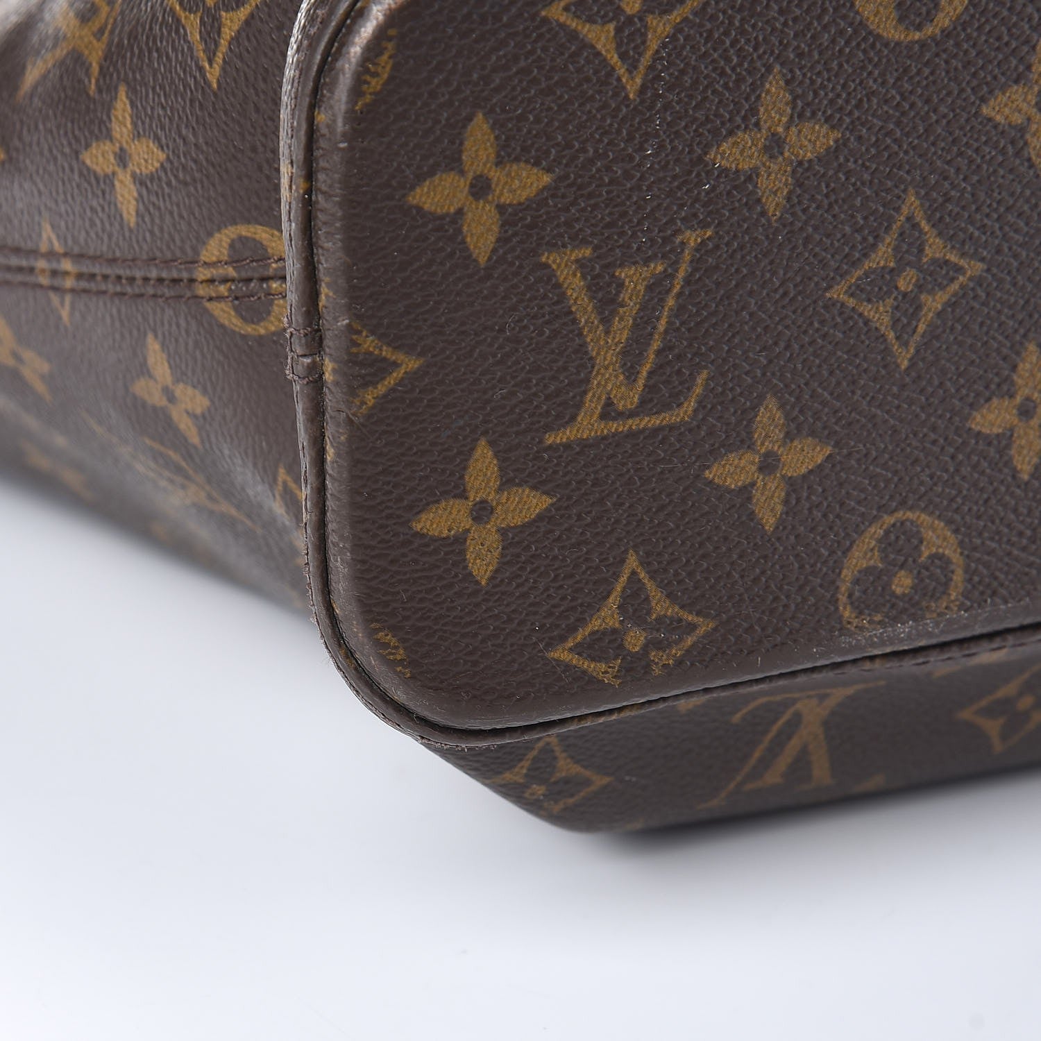 Louis Vuitton Monogram Luco 22 of 25