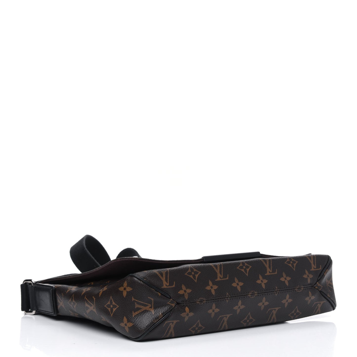 Monogram Macassar District MM