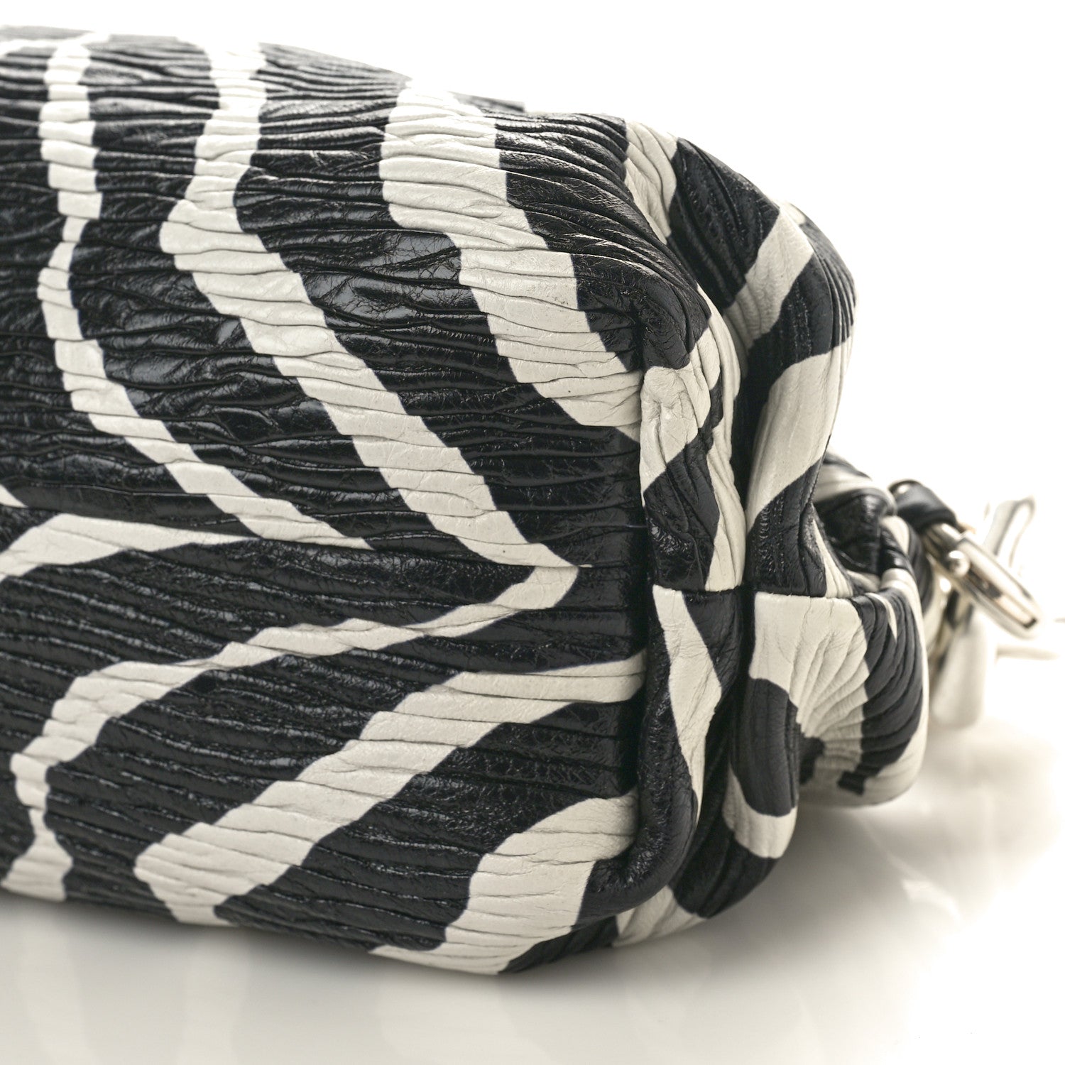 Bottega Veneta Nappa Zebra Print The Pouch Chain White Black 10 of 11