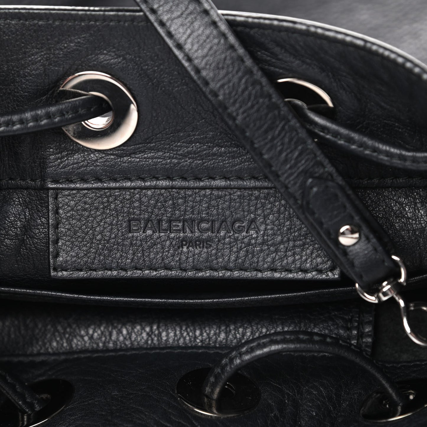 Veau Papier Plate Small Bucket Bag Black