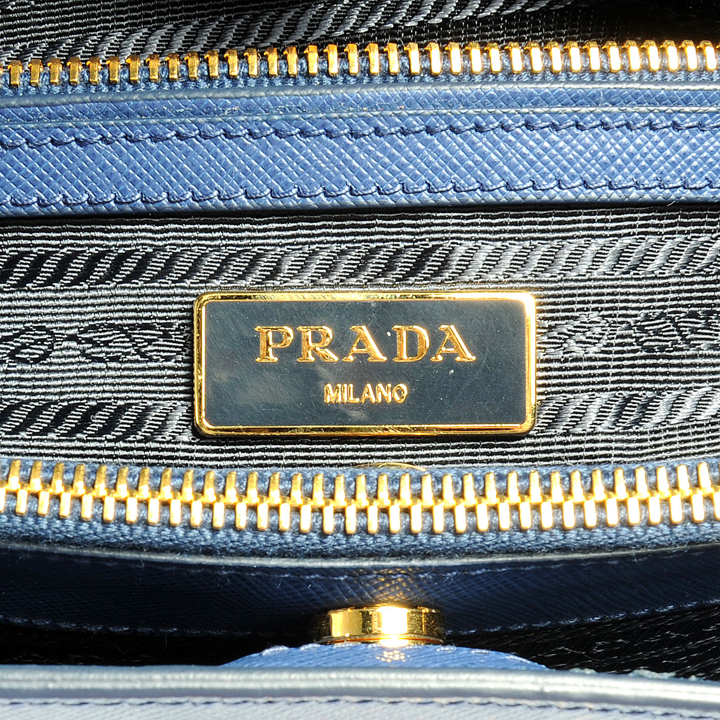 Saffiano Lux Medium Tote Bluette