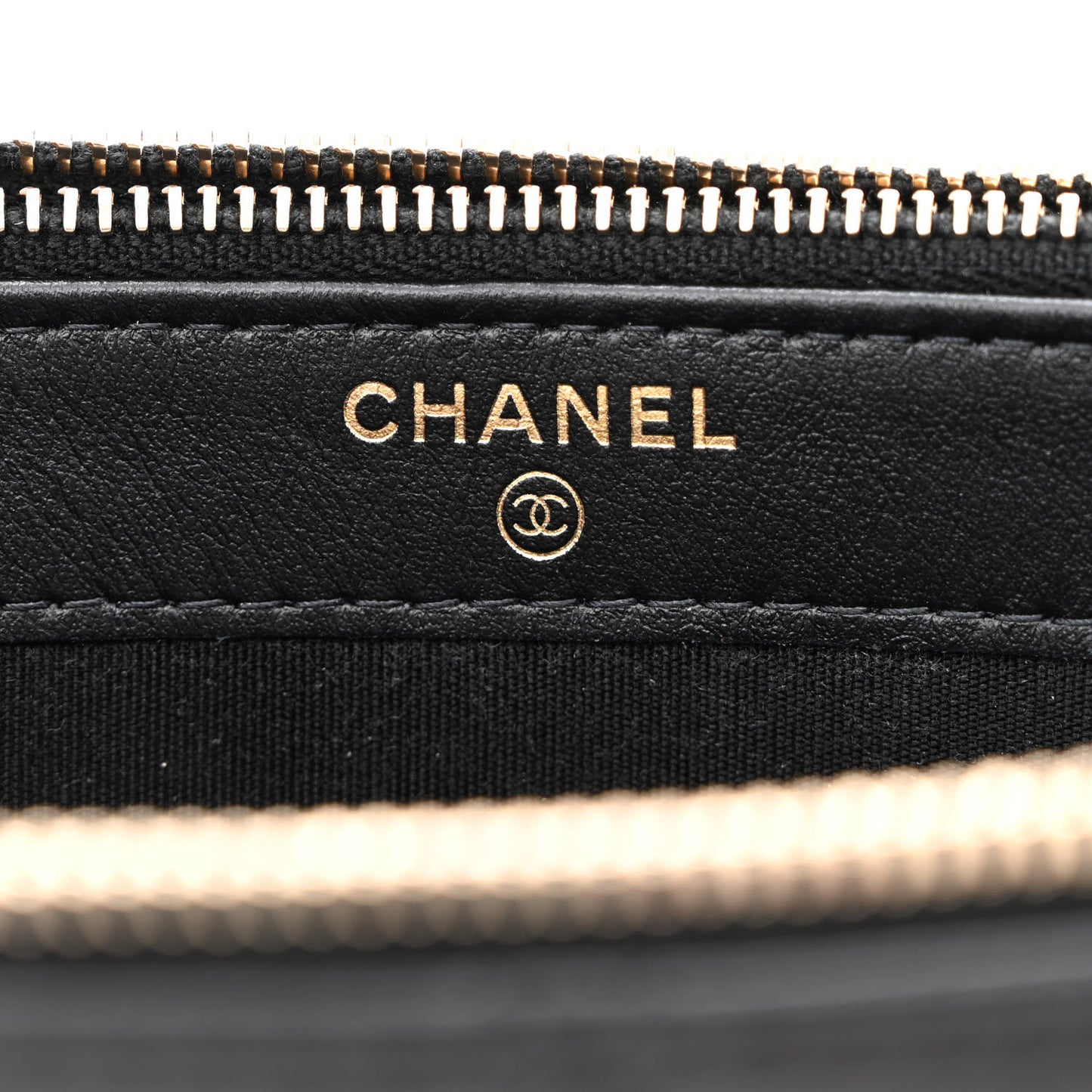 Calfskin Quilted Pearl Small Clutch With Chain Black