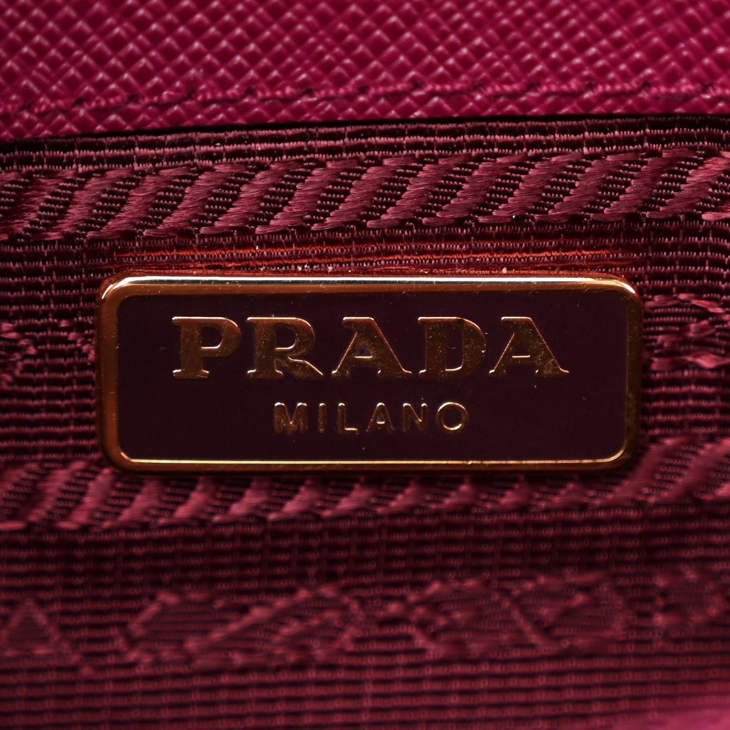 Saffiano Lux Sound Wallet On Chain Ibisco