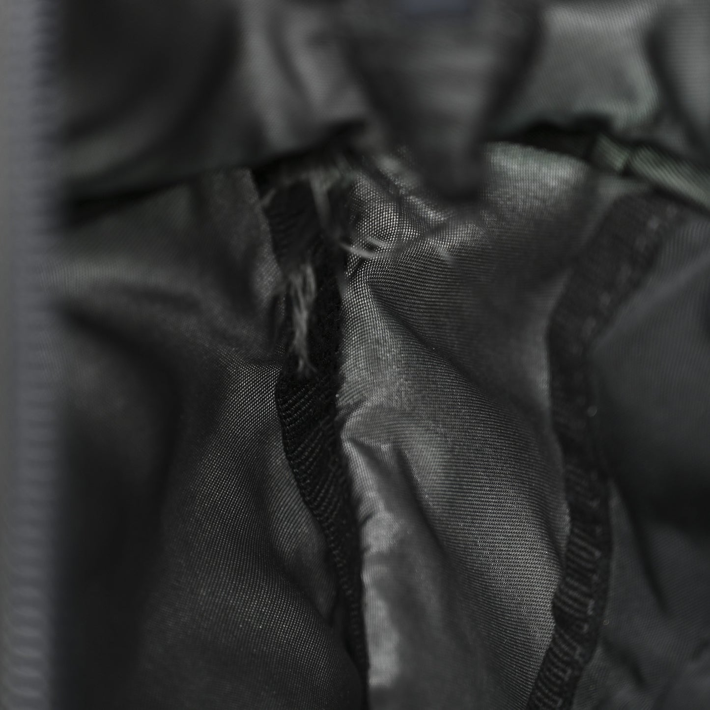Tessuto Nylon Triangle Tote Mimetico Black