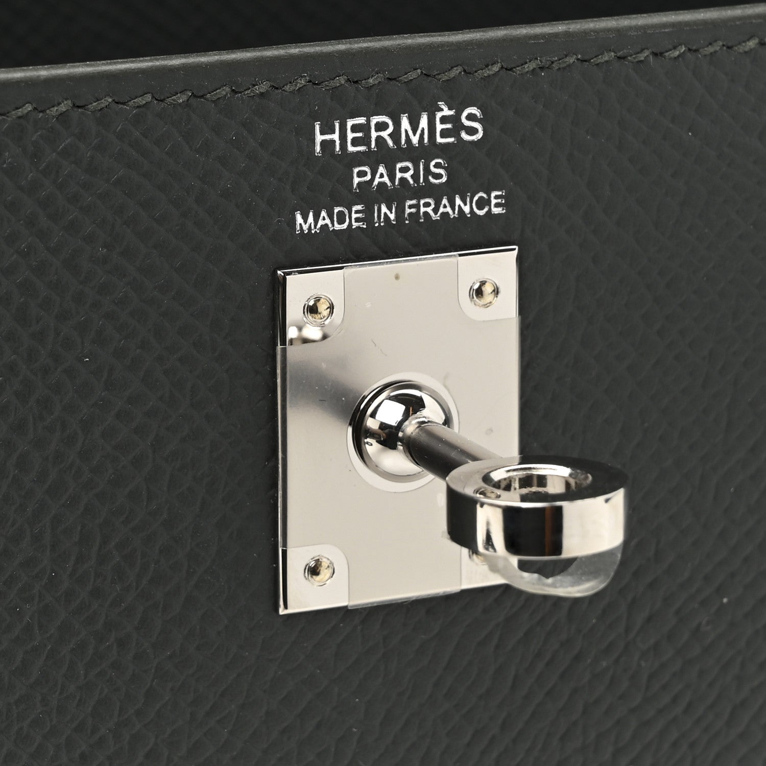 【ほぼ未使用／箱保存袋付】HERMÈS モノトーン グラフィック柄 カチューシャ Hermes Epsom Kelly Sellier 25 Vert Mangrove 1757370 – FASHIONPHILE