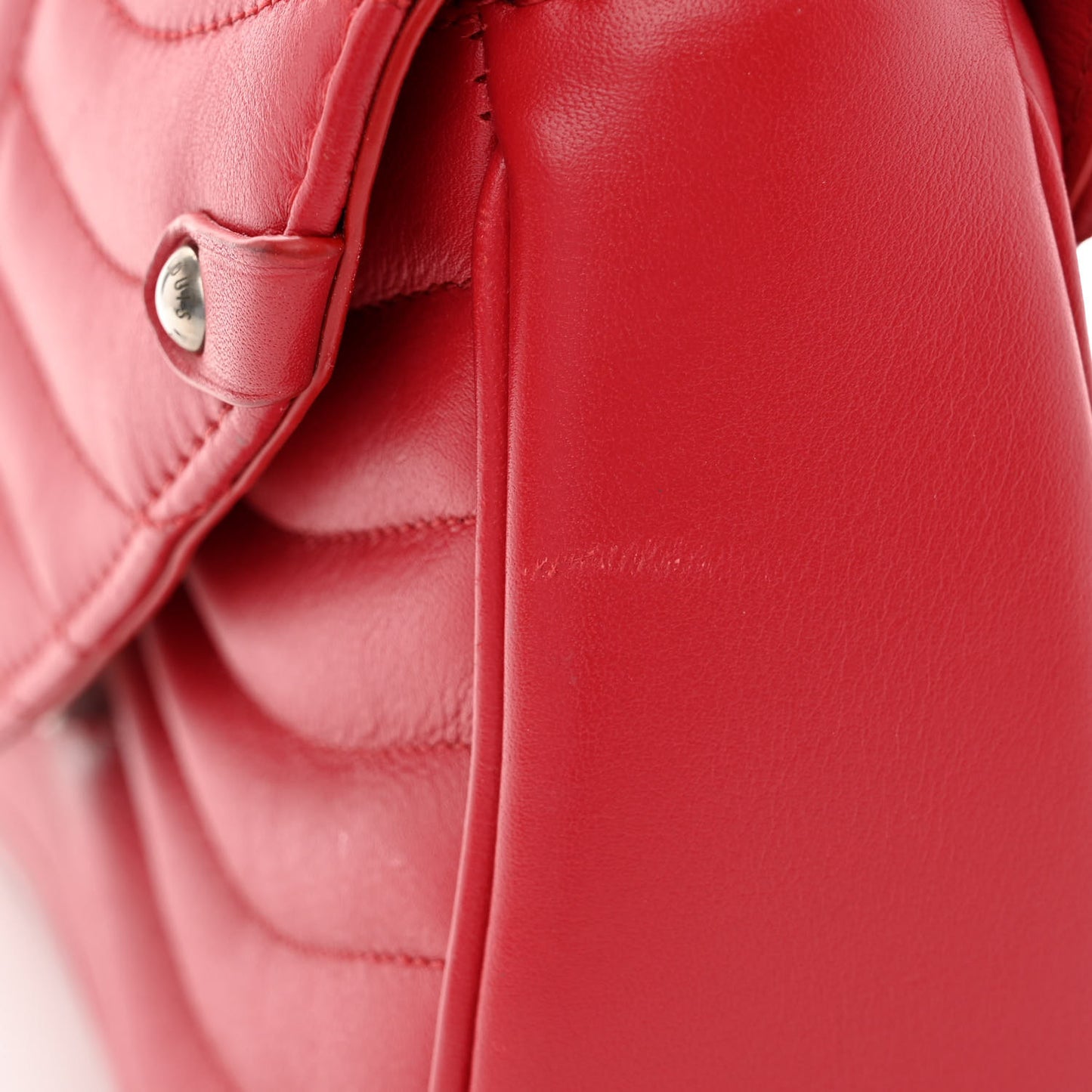 Calfskin New Wave Chain MM Ecarlate