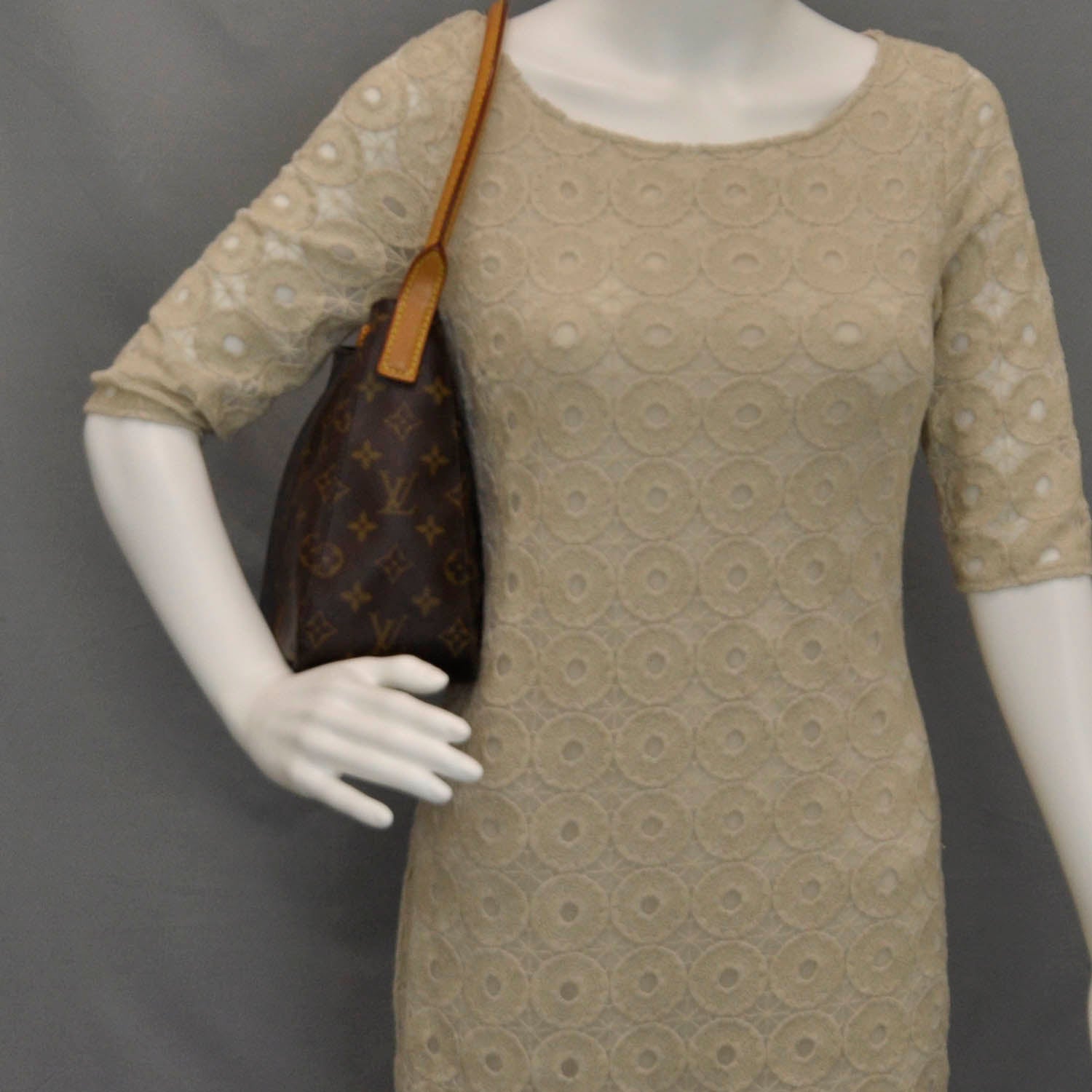 Louis Vuitton Monogram Looping MM 2 of 10