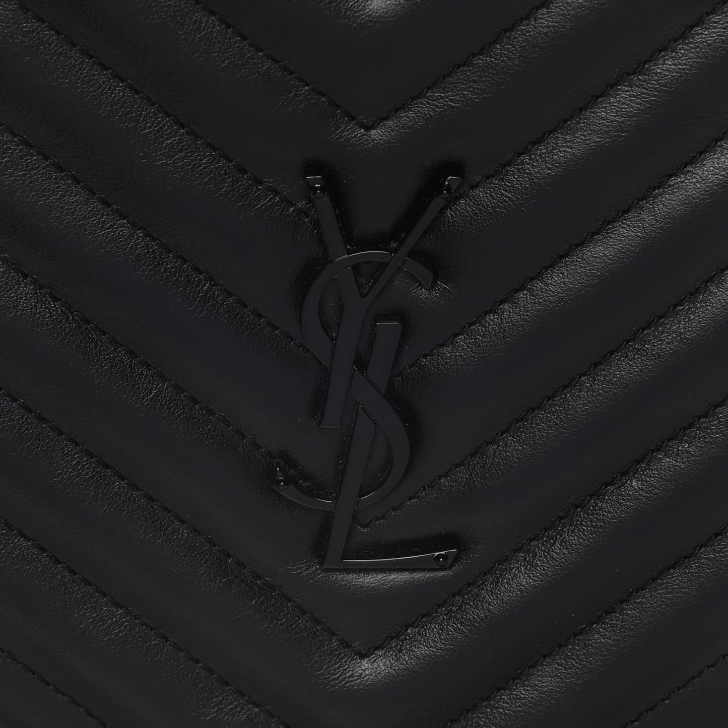 Calfskin Matelasse Chevron Round Vinyle Camera Bag Black