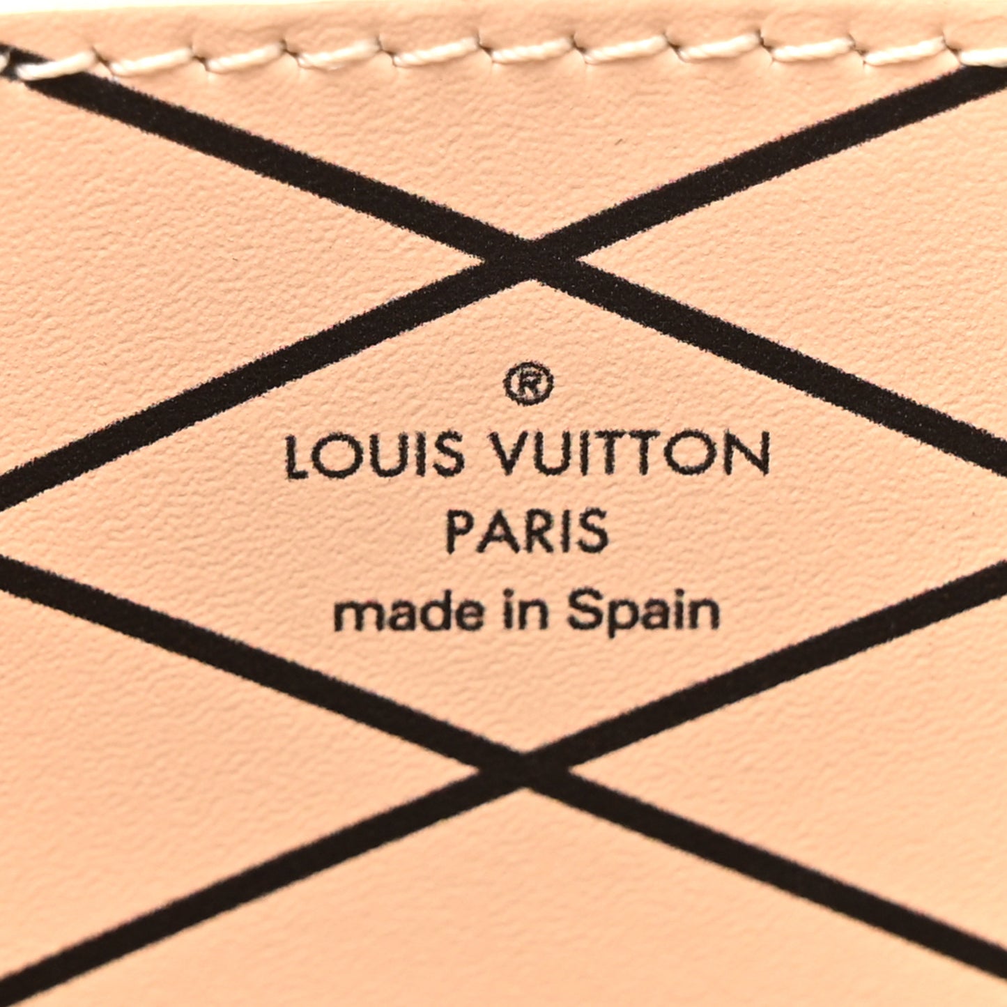 Reverse Monogram Pochette Trunk Verticale
