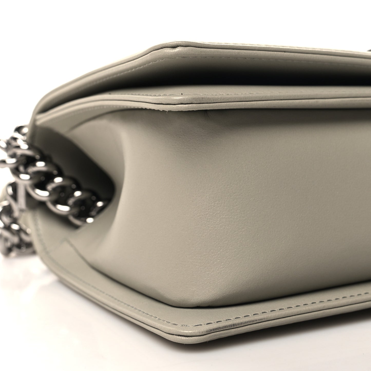 Lambskin Chevron Medium Boy Flap Grey