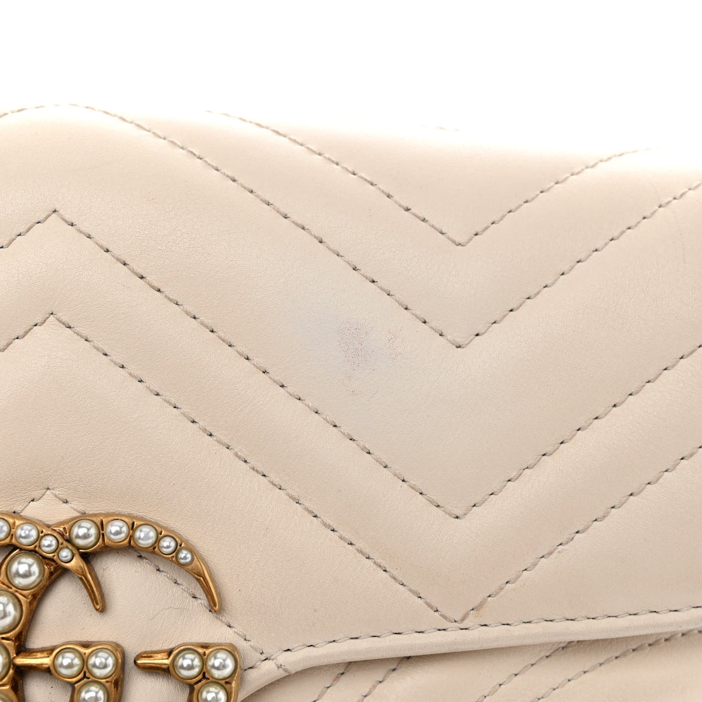 Calfskin Matelasse Pearly GG Marmont Chain Belt Bag Mystic White