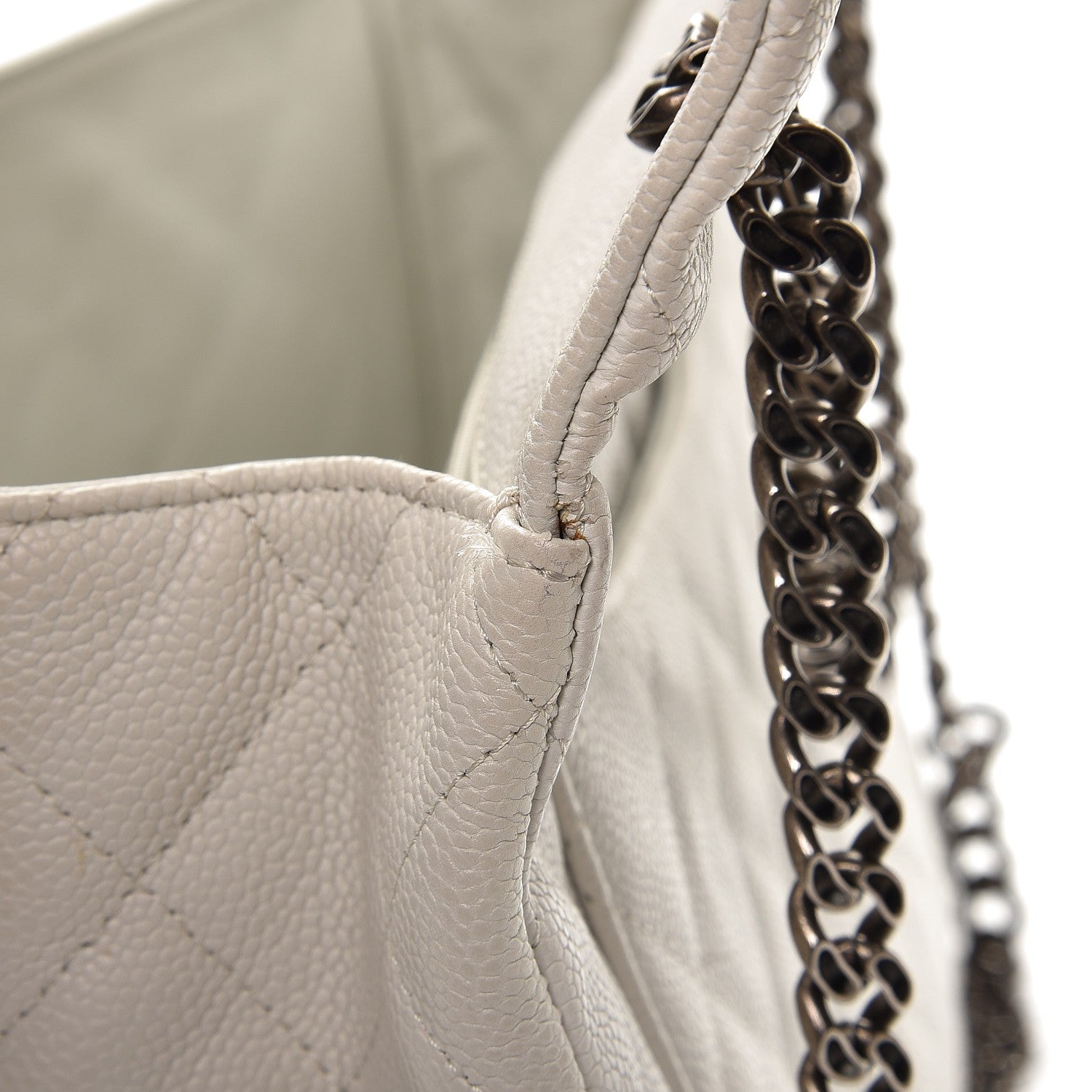 Chanel Caviar Quilted 2.55 Reissue 226 Flap White 16 of 20