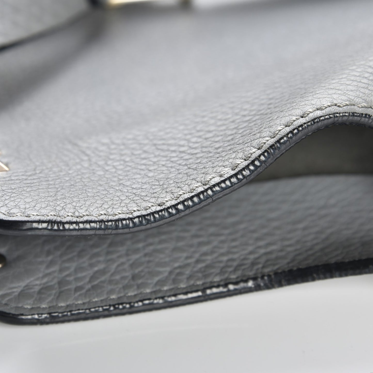 Pebbled Calfskin Small Rockstud Flip-Lock Messenger Bag Light Stone