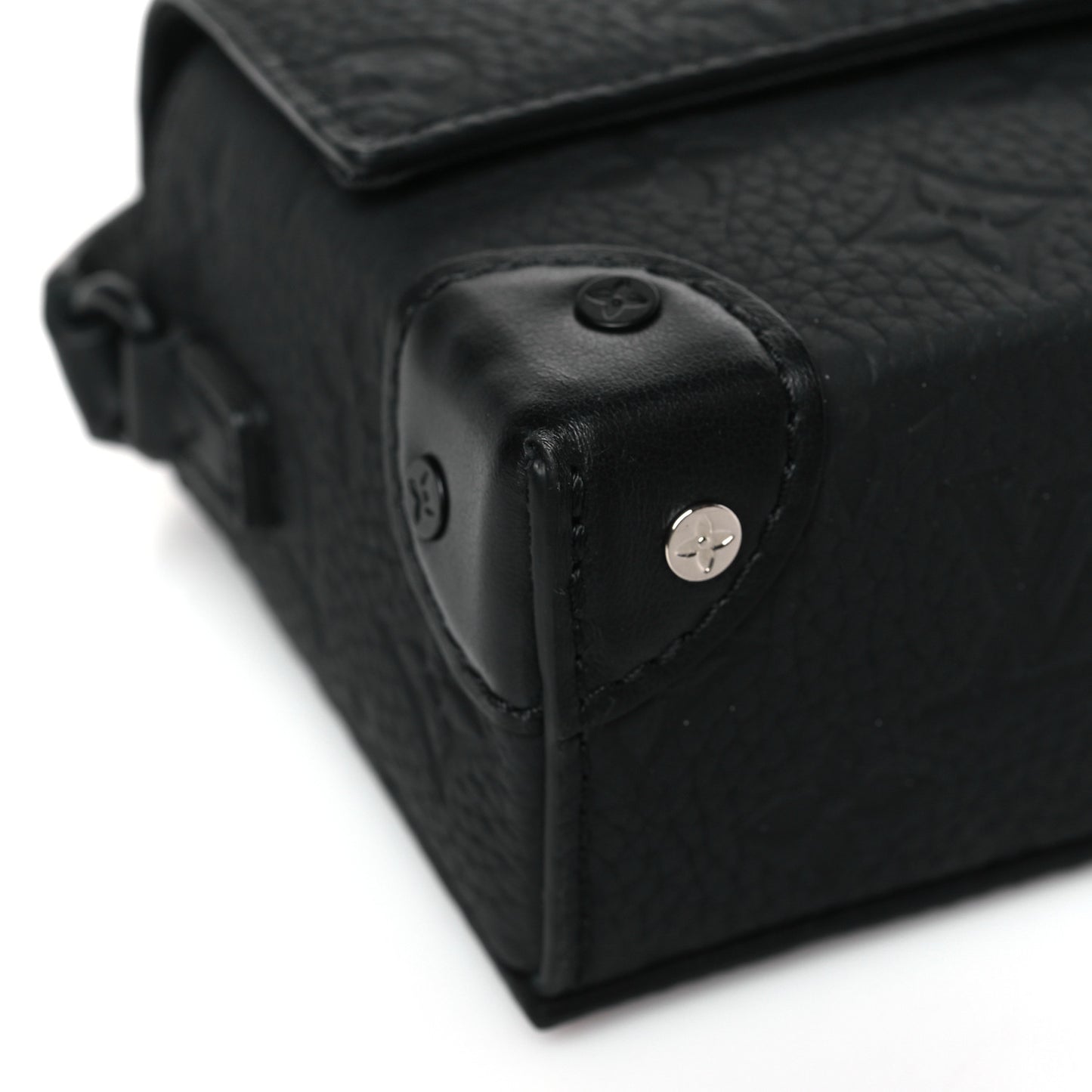 Taurillon Monogram Steamer Wearable Wallet Black