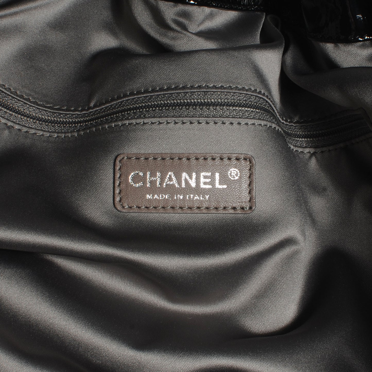 Vinyl Graphic Edge Tote Black