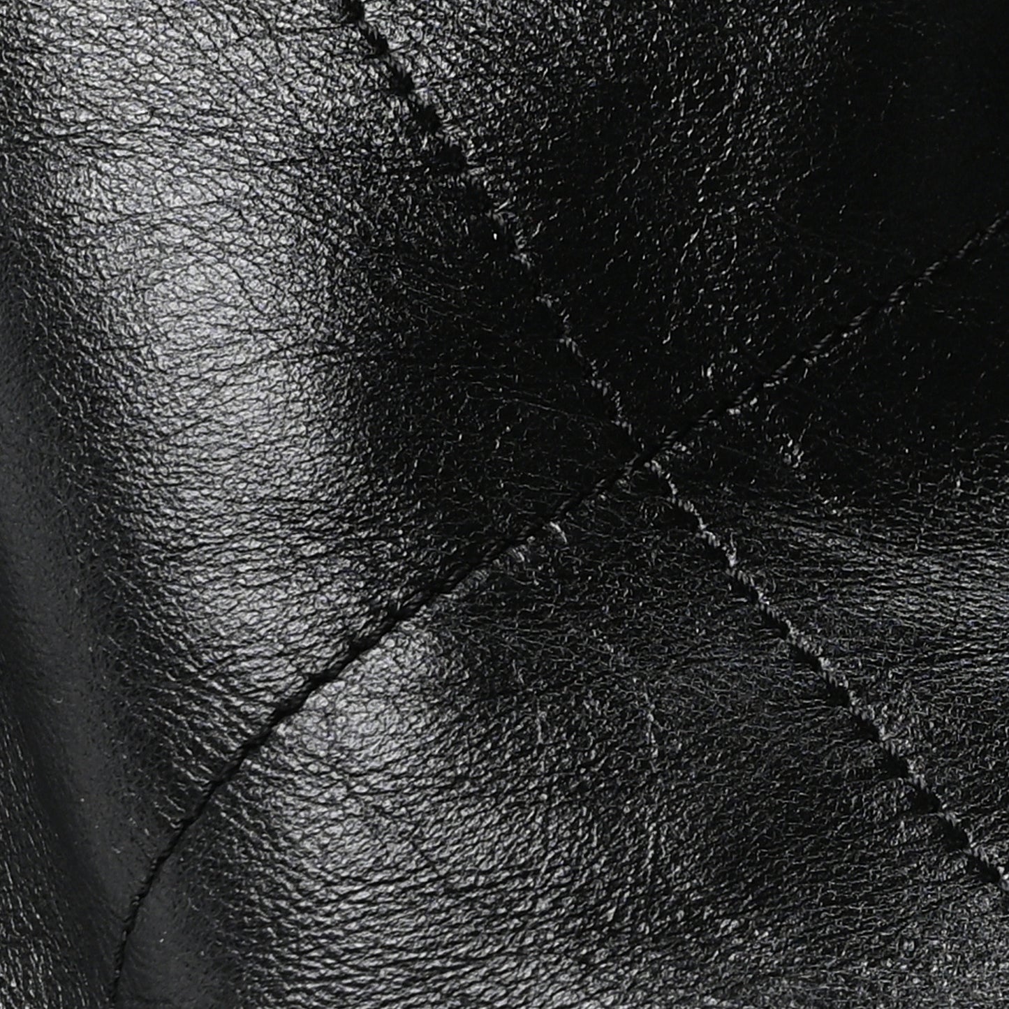 Shiny Calfskin Quilted Chanel 22 Black
