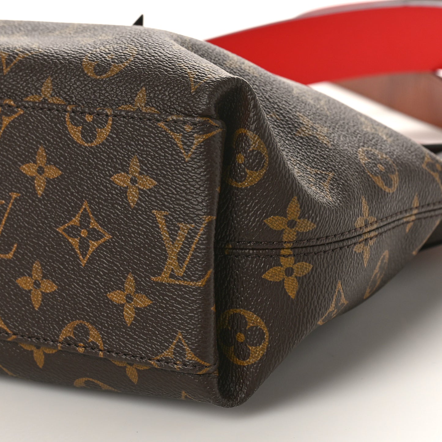 Monogram Tuileries Besace Caramel Rouge