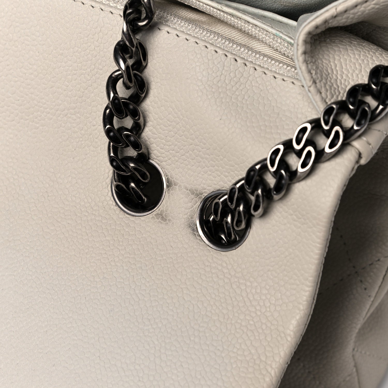 Chanel Caviar 2.55 Reissue 227 Flap White 23 of 31