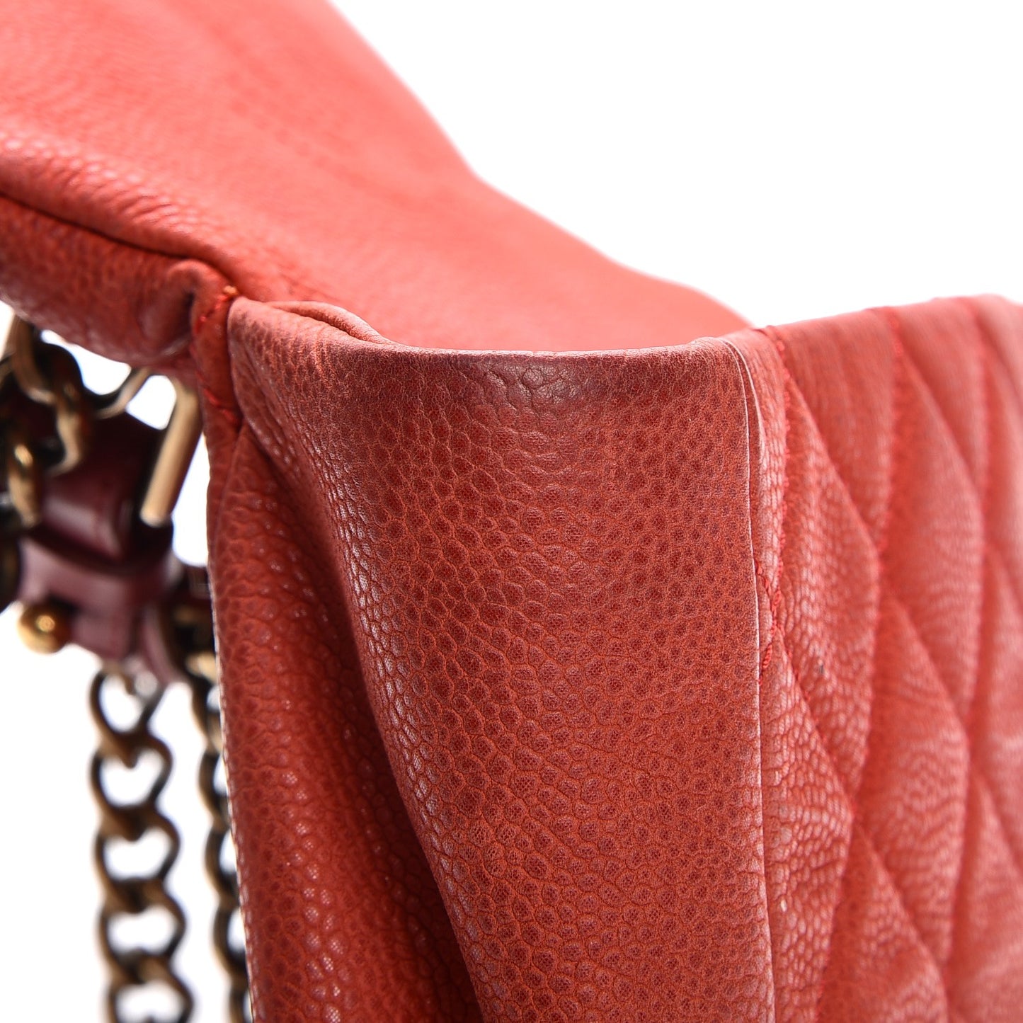 Iridescent Caviar Quilted Medium Chic Quilt Flap Red