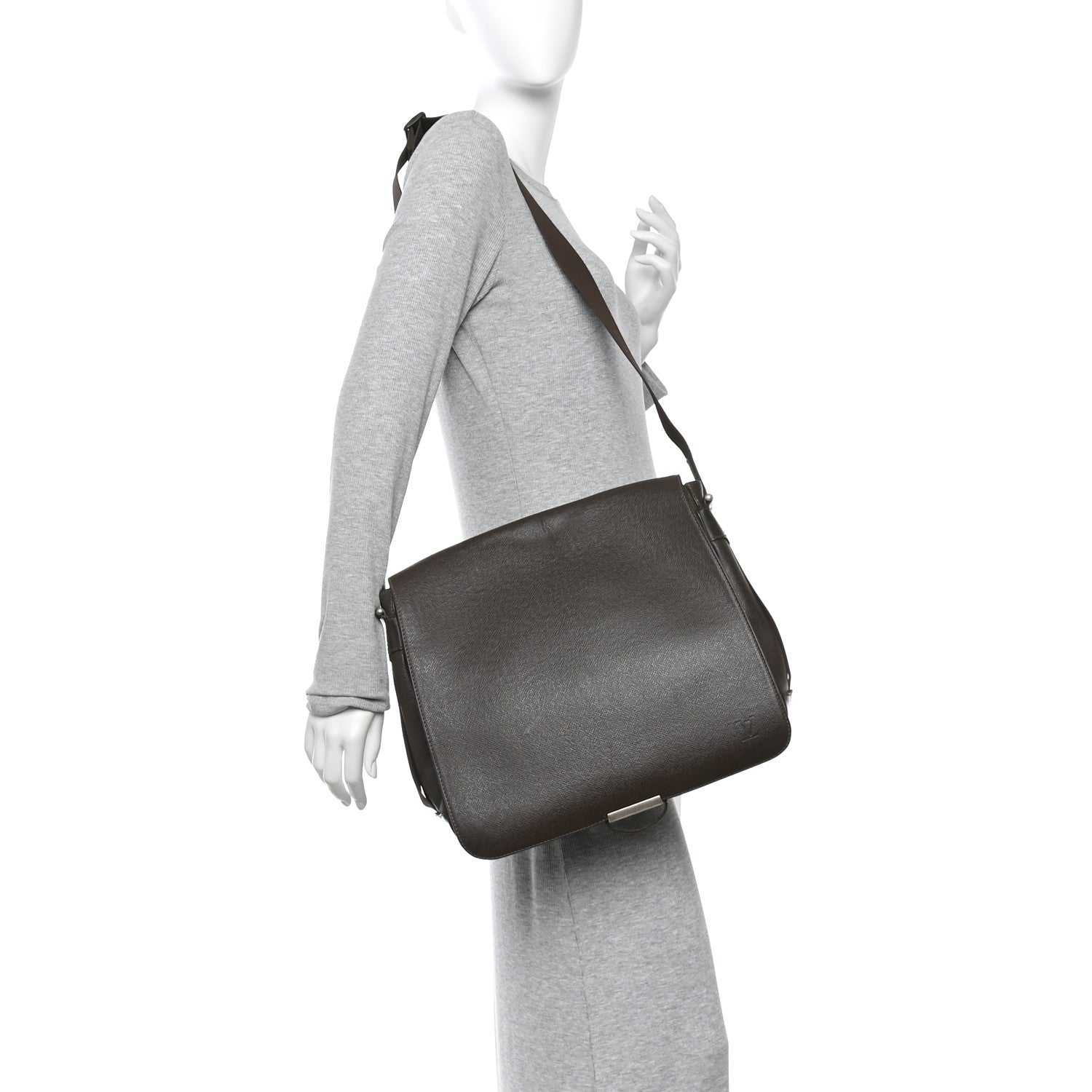 Louis Vuitton Taiga Andrei Messenger Bag Grizzli 2 of 11