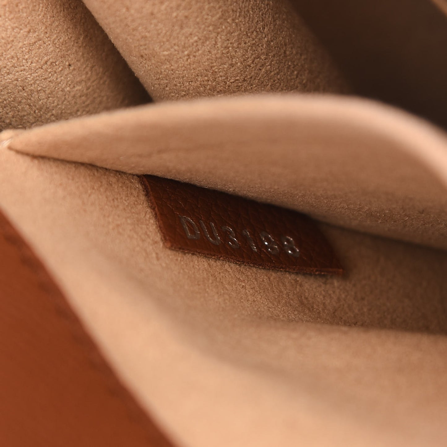 Soft Calfskin Lockme Ever Caramel Creme Black