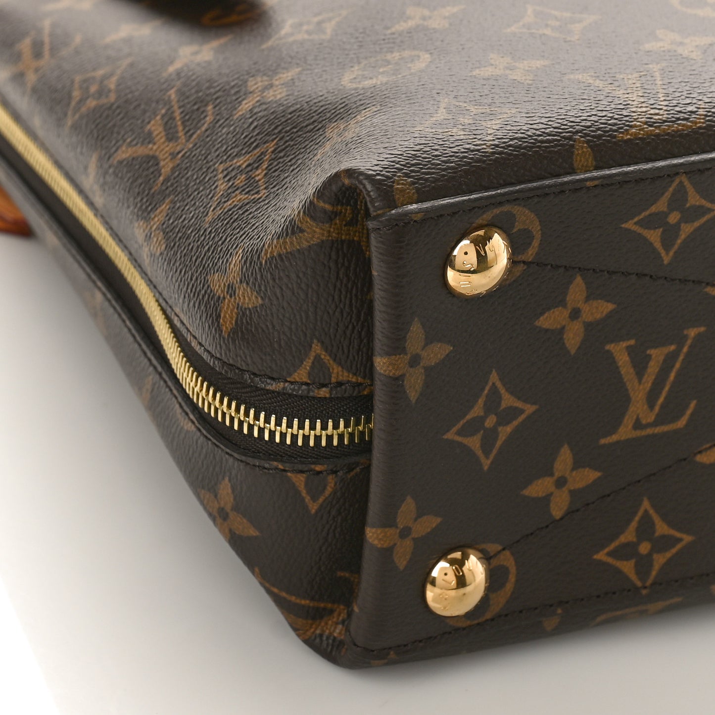 Monogram Voltaire