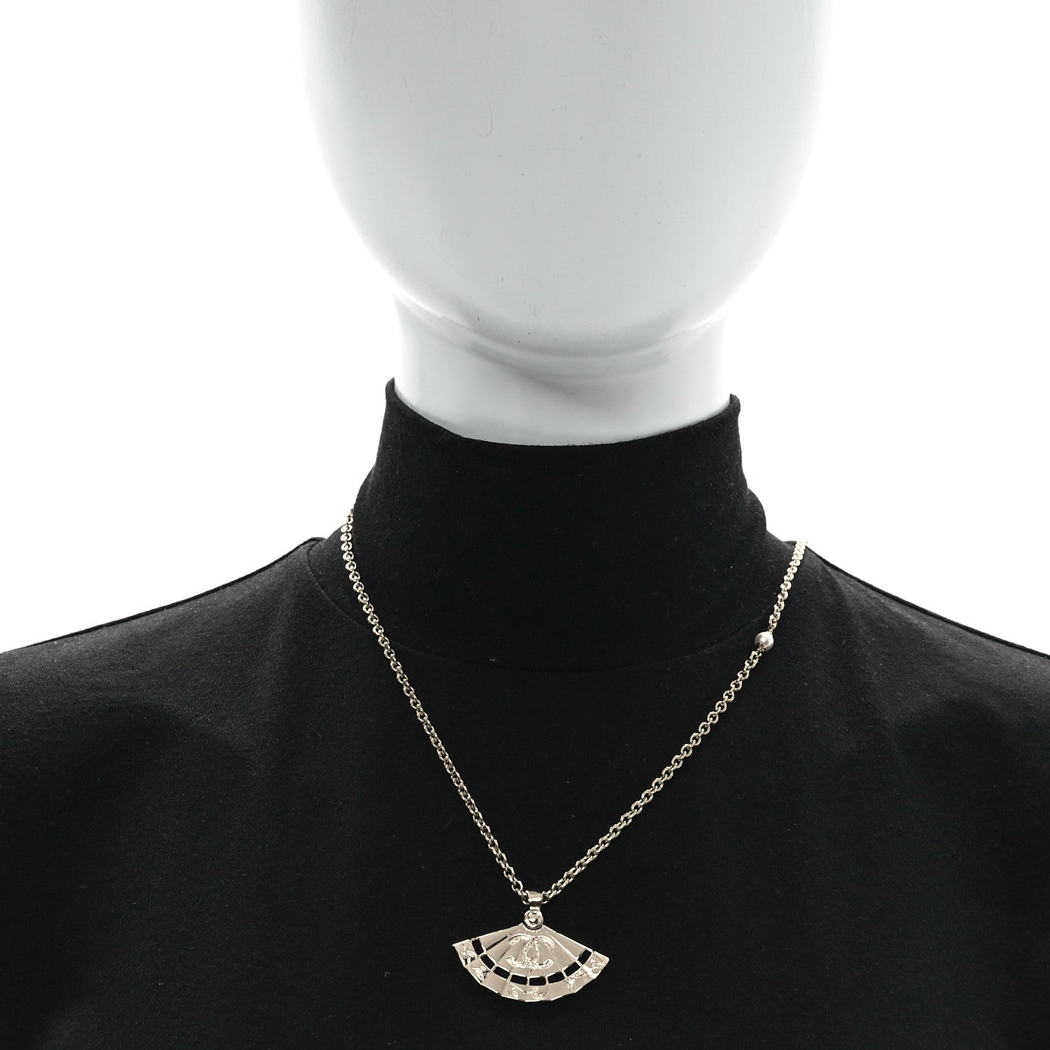 Chanel Metal Pearl CC Fan Necklace Gold 1670021 – FASHIONPHILE