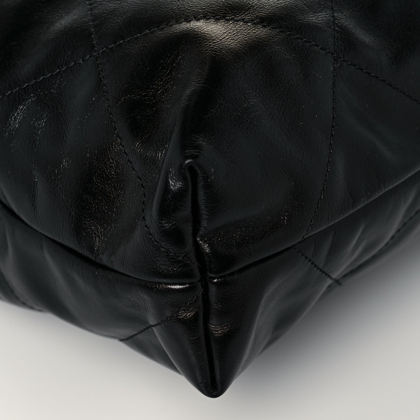 Shiny Calfskin Quilted Chanel 22 Black