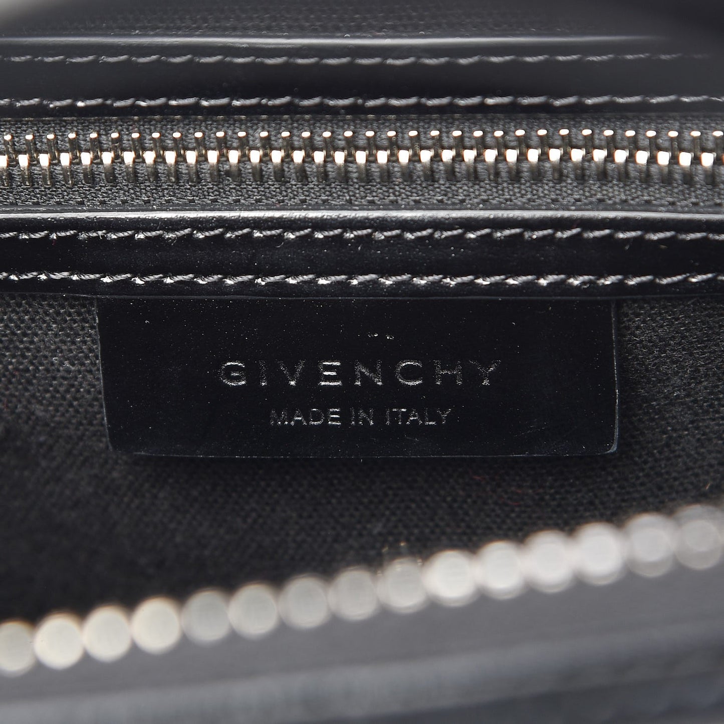 Shiny Lord Calfskin Medium Antigona Black