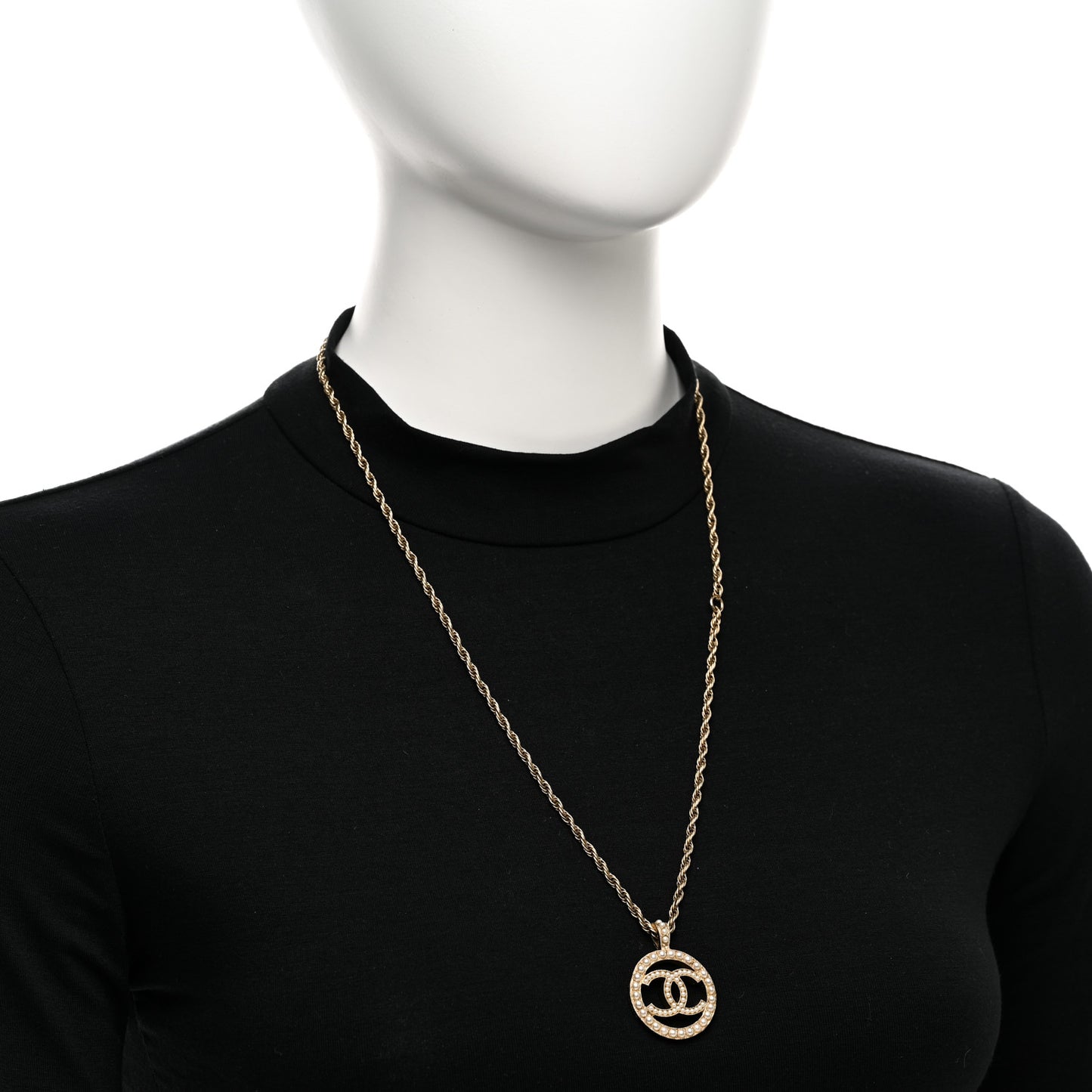 Pearl CC Round Pendant Necklace Gold