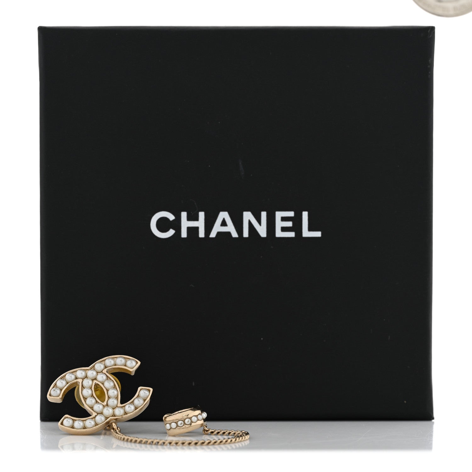 Chanel Pearl CC Chain Cuff Single Clip on Earring Gold Pearly White 5 of 5
