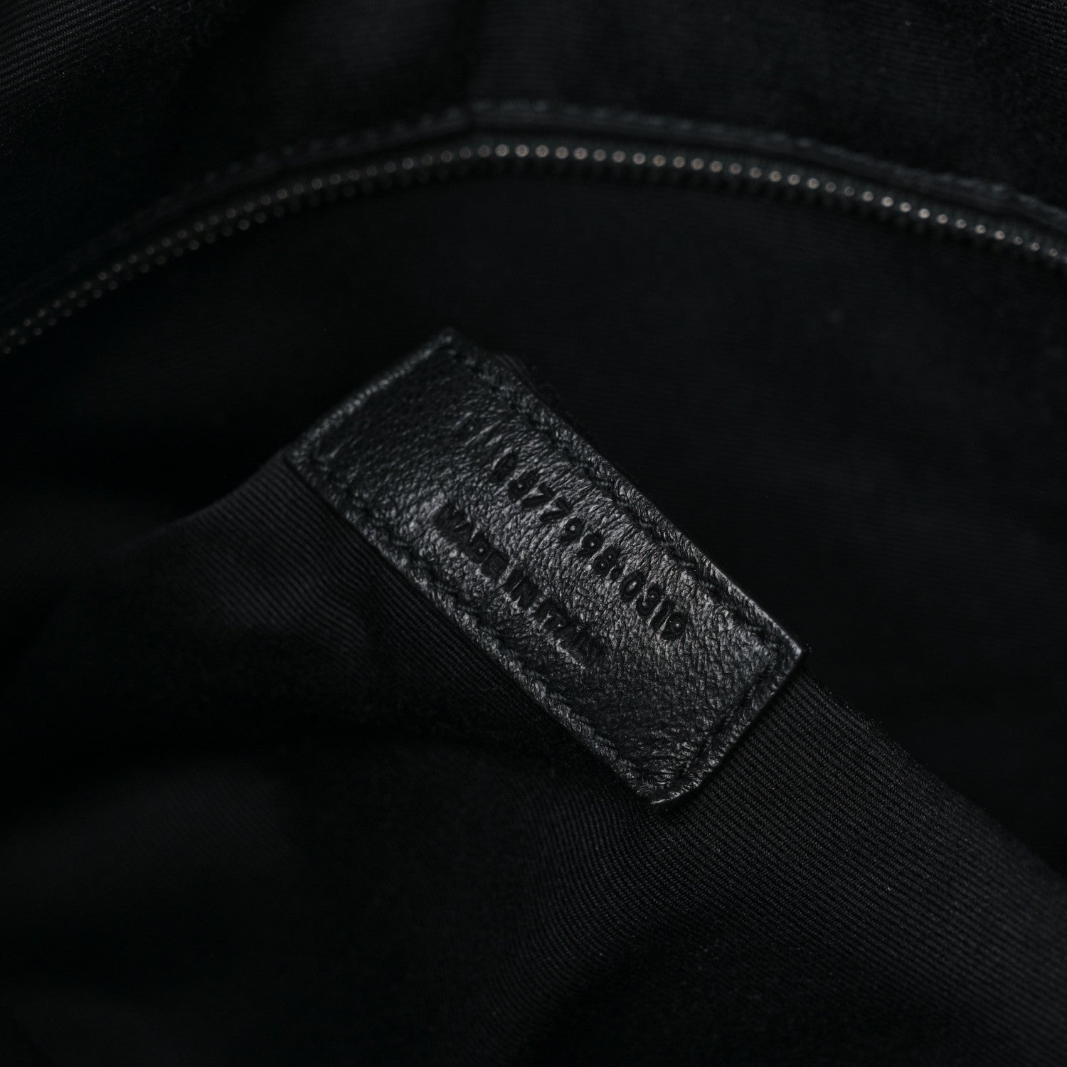 Saint Laurent SAINT LAURENT Crinkled Calfskin Matelasse Monogram Large Niki Shopper Tote Dusty Grey 7 of 10