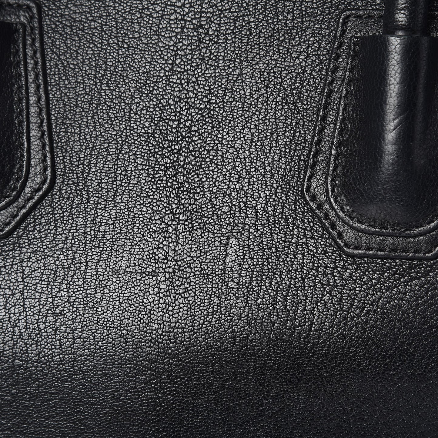 Sugar Goatskin Medium Antigona Black