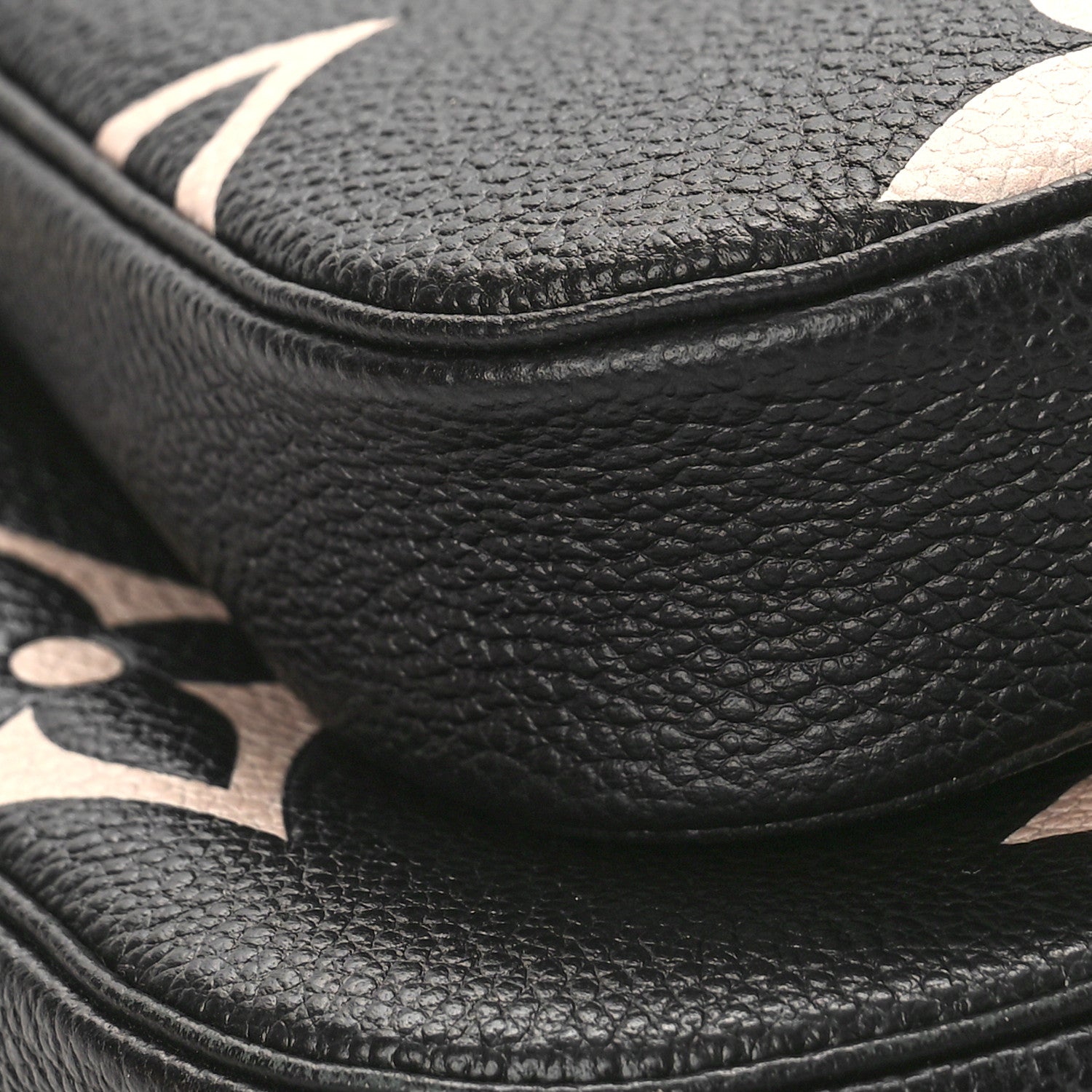 Louis Vuitton Empreinte Monogram Giant Multi Pochette Accessories Black Beige 8 of 11